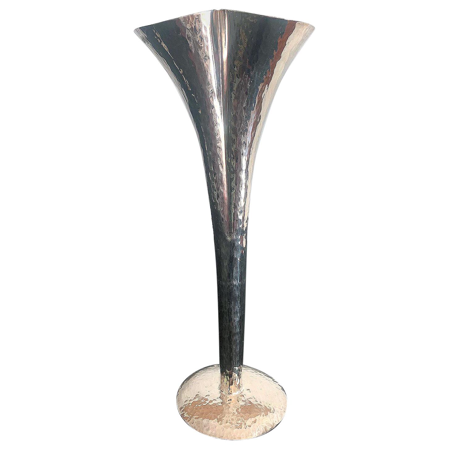 Vase argenté de la Sécession viennoise de Weiner Werkstatte en vente