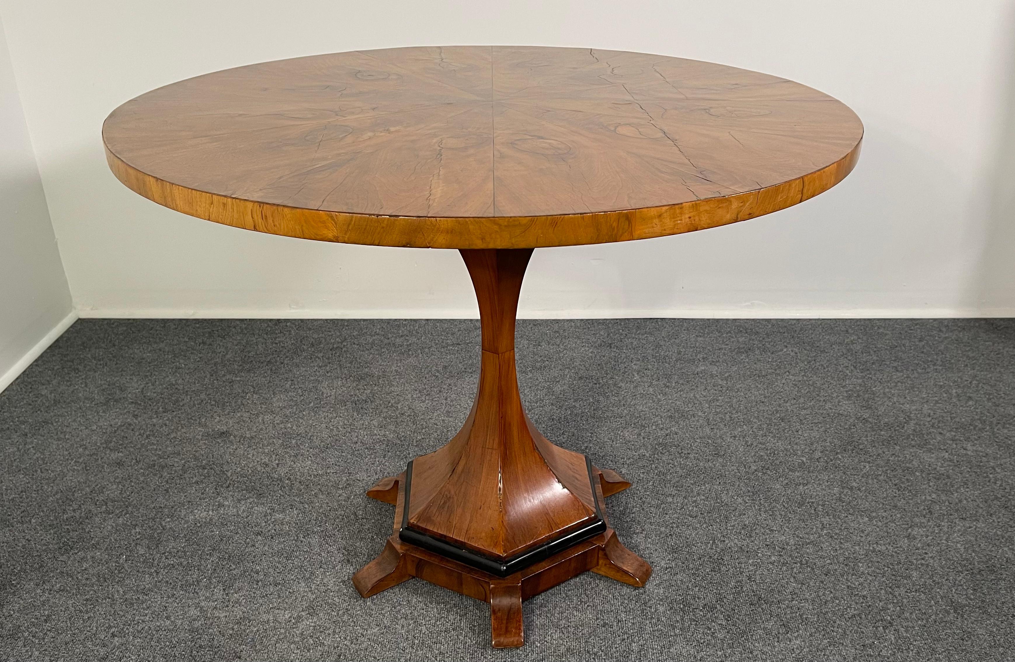 Viennese Biedermeier Figured Fruitwood, Walnut, and Ebonized Center Table For Sale 2