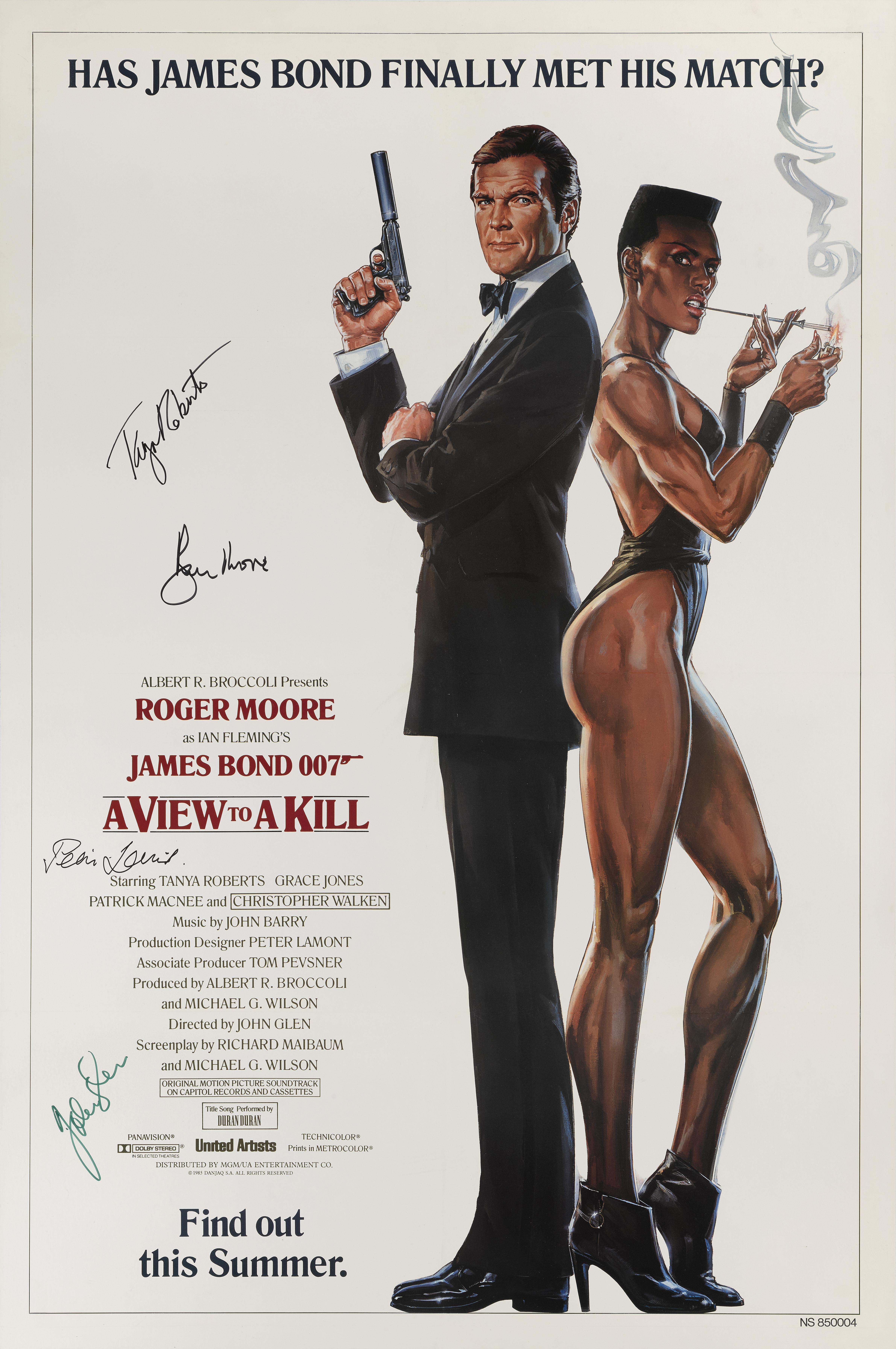 Original signiertes James Bond US Filmplakat für A View to a Kill 1985.
Der Film mit Roger Moore und Grace Jones in den Hauptrollen wurde unter der Regie von John Glen gedreht.
Dieses Poster wurde von Roger Moore, Tanya Roberts, John Glen und Peter