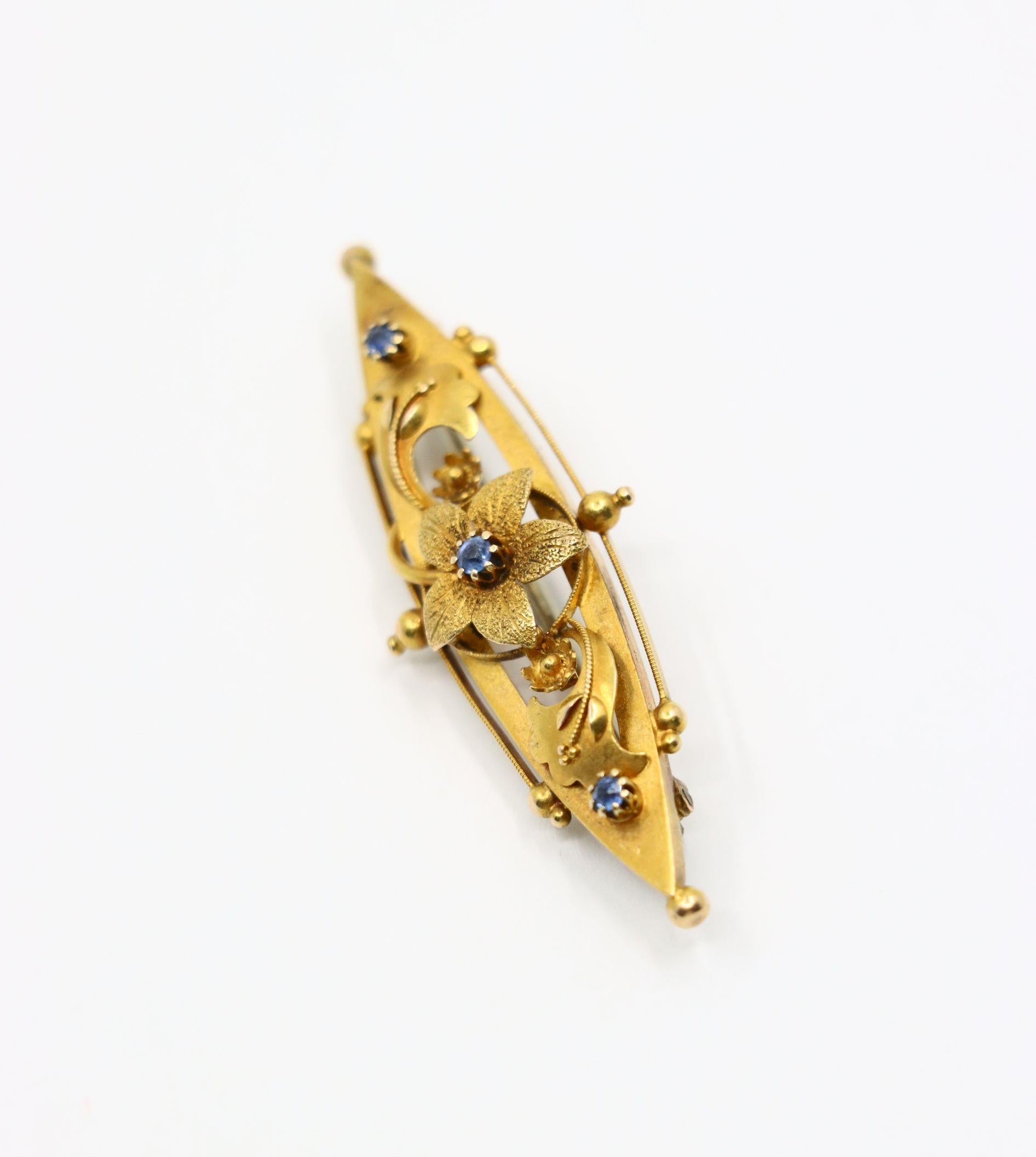 Round Cut A Vintage 15K Gold Aquamarine Pendant Brooch Pin For Sale