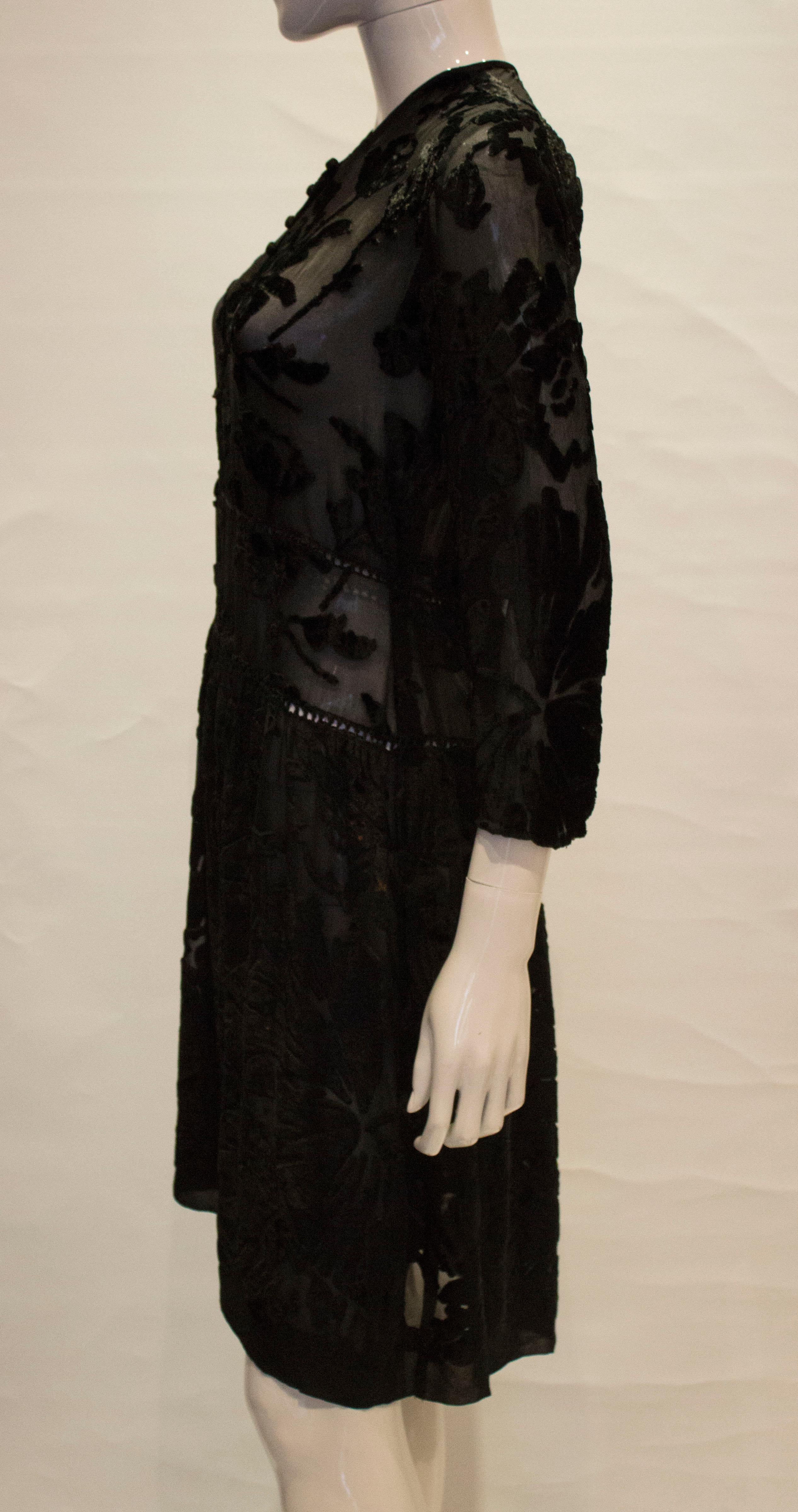 a vintage 1920s - 1930s black floral devore day dress small In Good Condition For Sale In London, GB