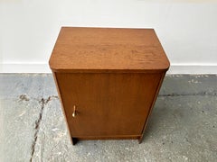 A vintage 1950/60s petite compact oak bedside cabinet