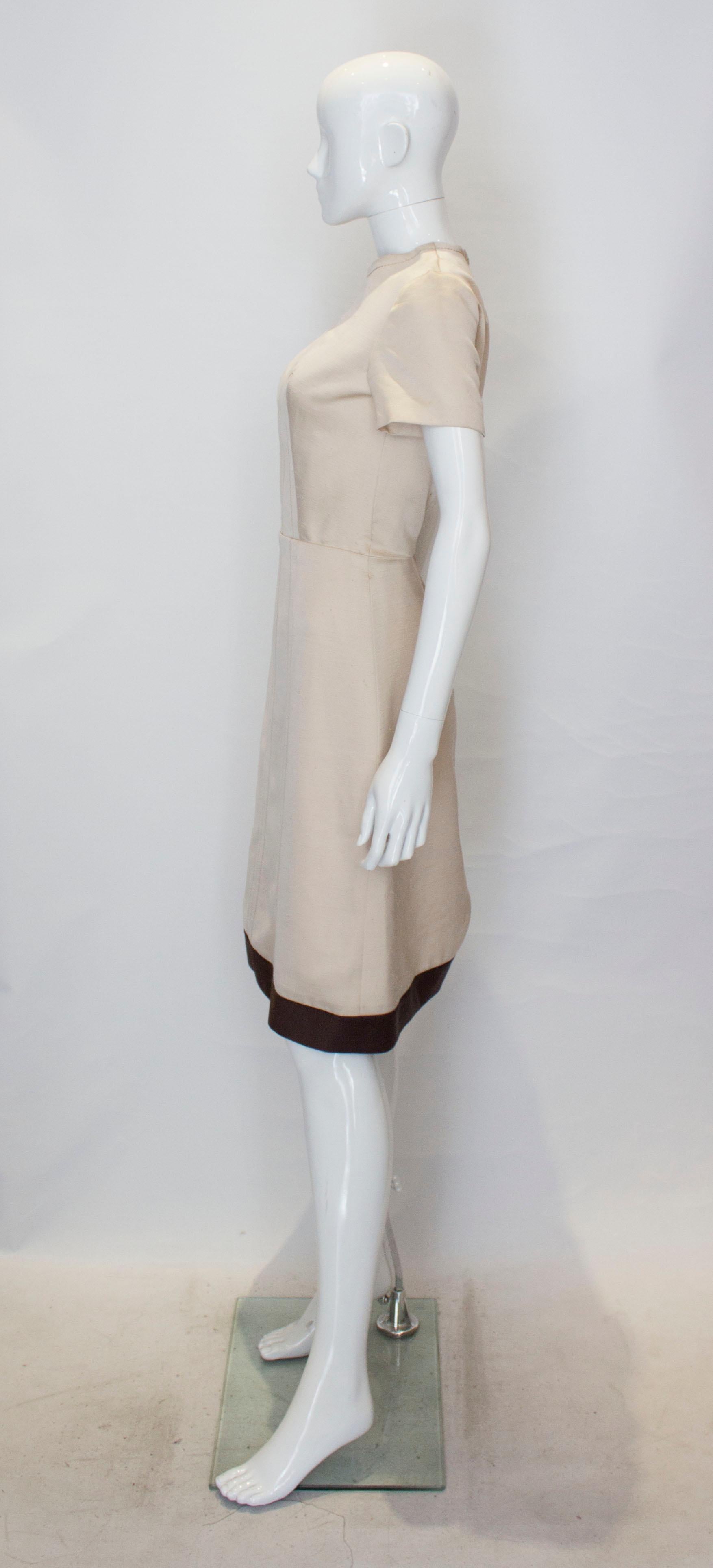 A vintage 1950s - 1960s cream fitted raw silk dress small In Good Condition In London, GB