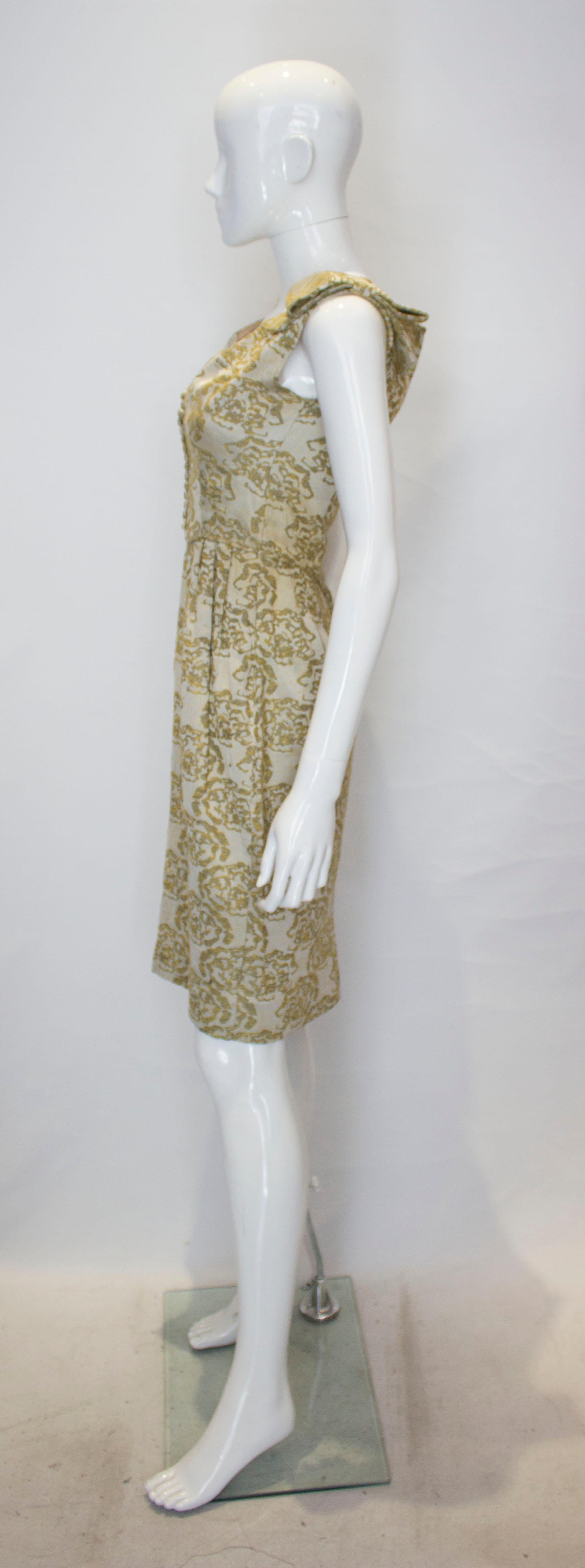A vintage 1950s - 1960s olive green & gold brocade cinch wiggle cocktail dress  In Good Condition In London, GB