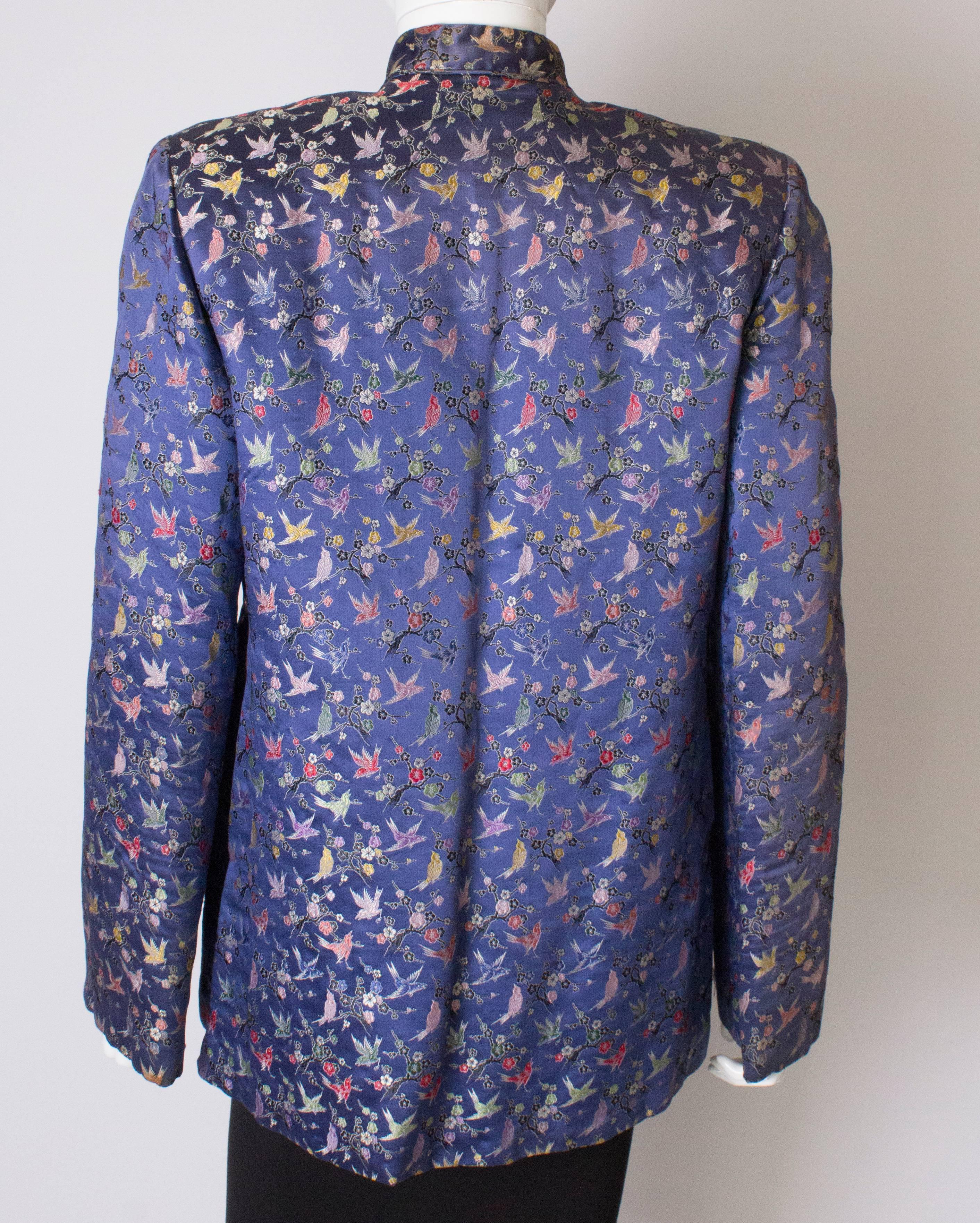 A Vintage 1950s Embroidered Floral Chinese Blue Silk Jacket In Good Condition For Sale In London, GB