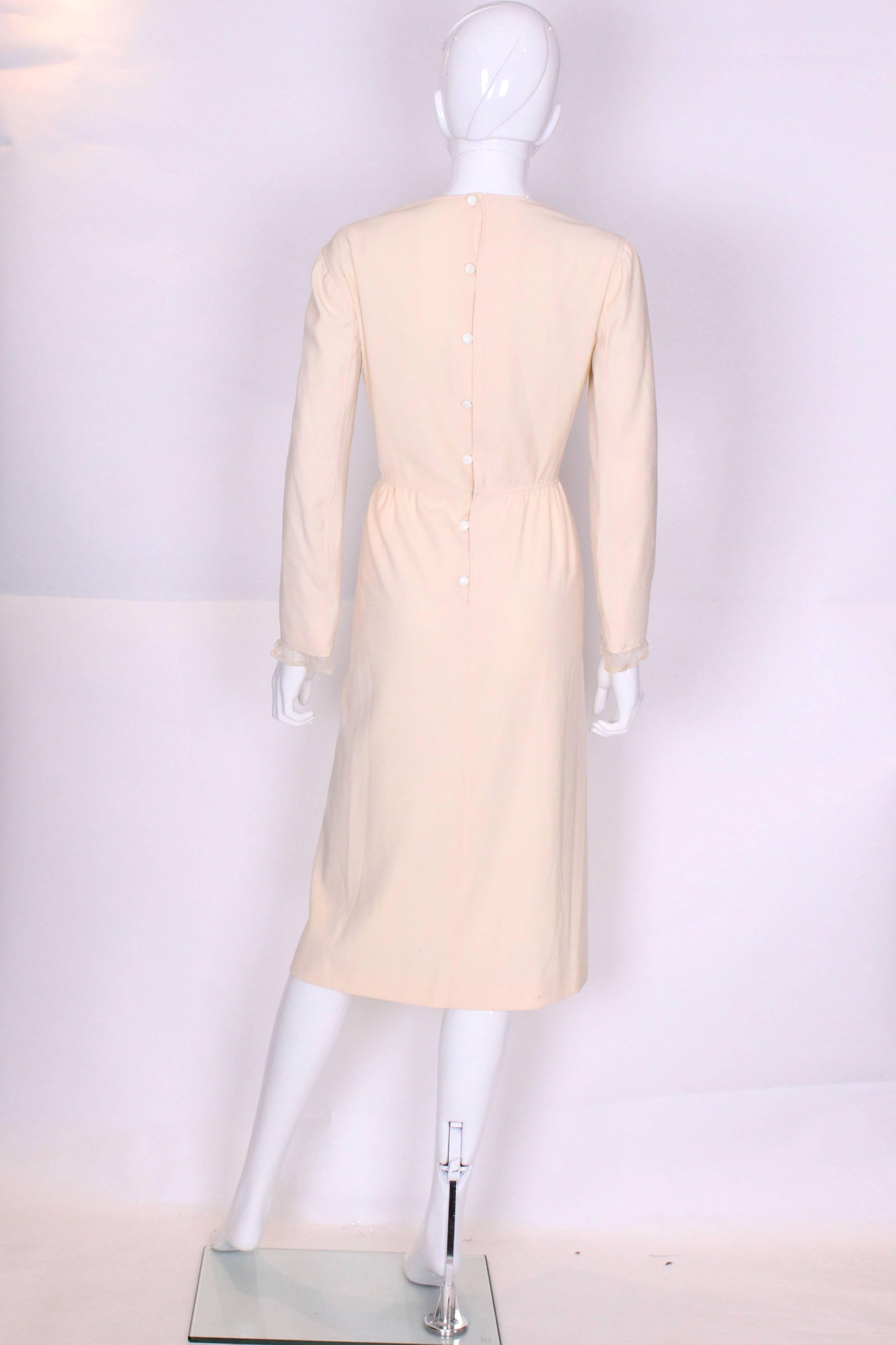 Courreges cremefarbenes Kleid aus Wolle und Seide aus den 1960er Jahren, Modell 29074 Damen im Angebot