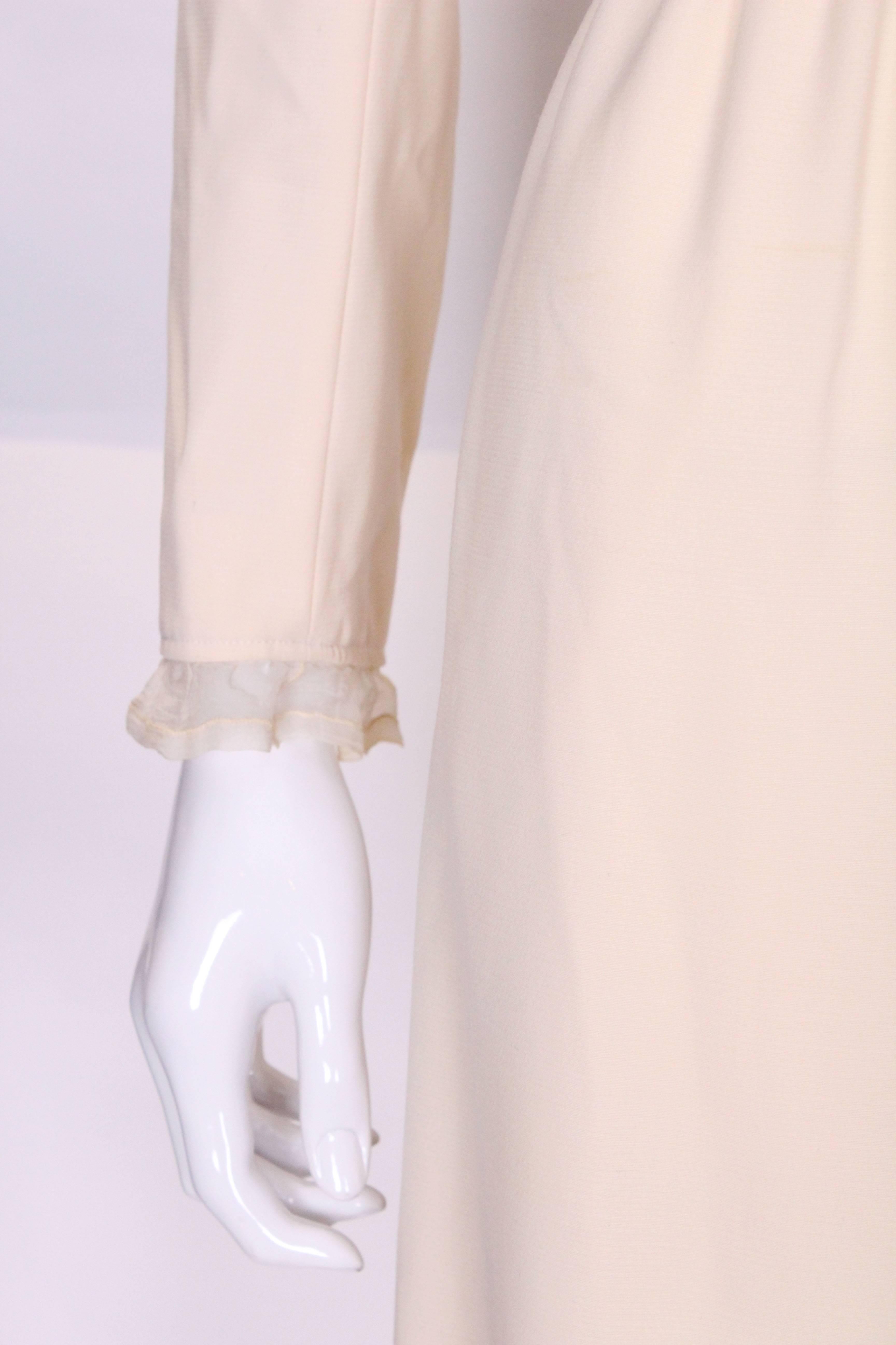 Courreges cremefarbenes Kleid aus Wolle und Seide aus den 1960er Jahren, Modell 29074 im Angebot 4