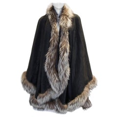 A Vintage 1970s Grey Wool/Cashmere Wrap with silver Fox fur trim Detail