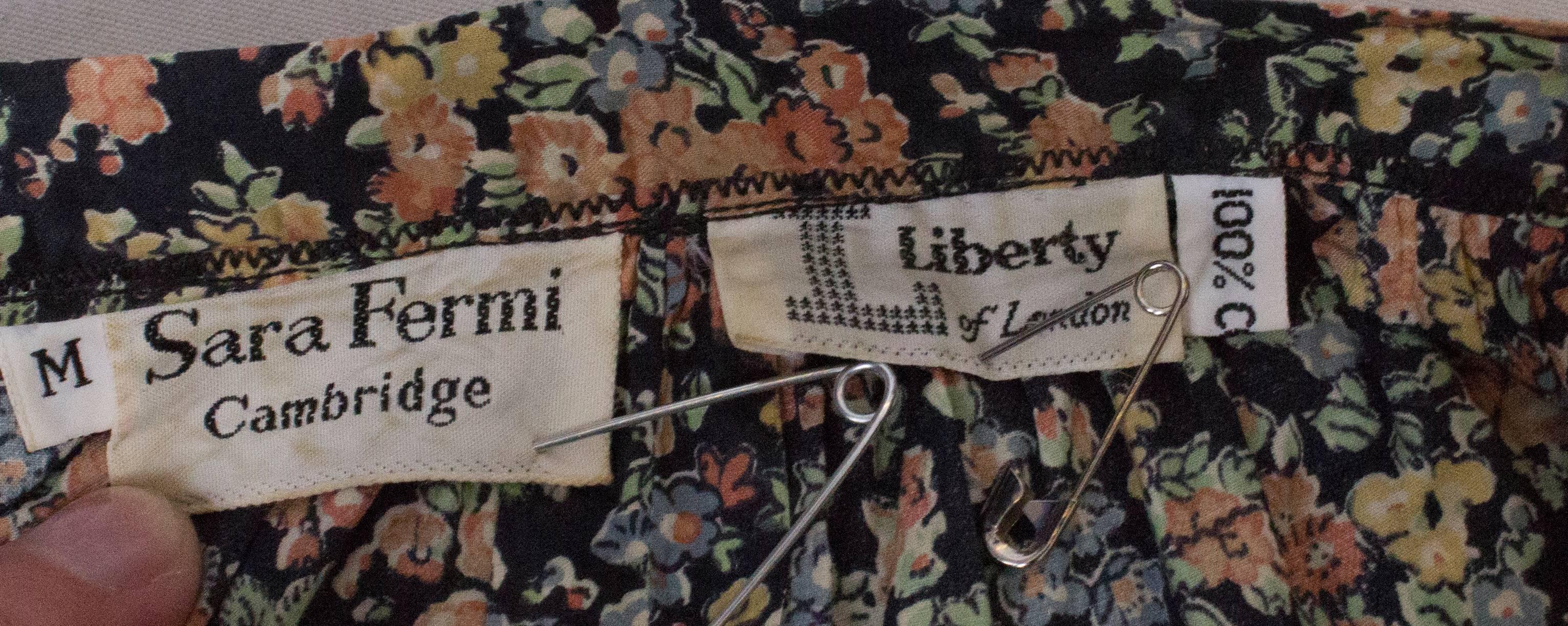 A Vintage 1970s Liberty / Sara Ferni Floral Print Top For Sale 4