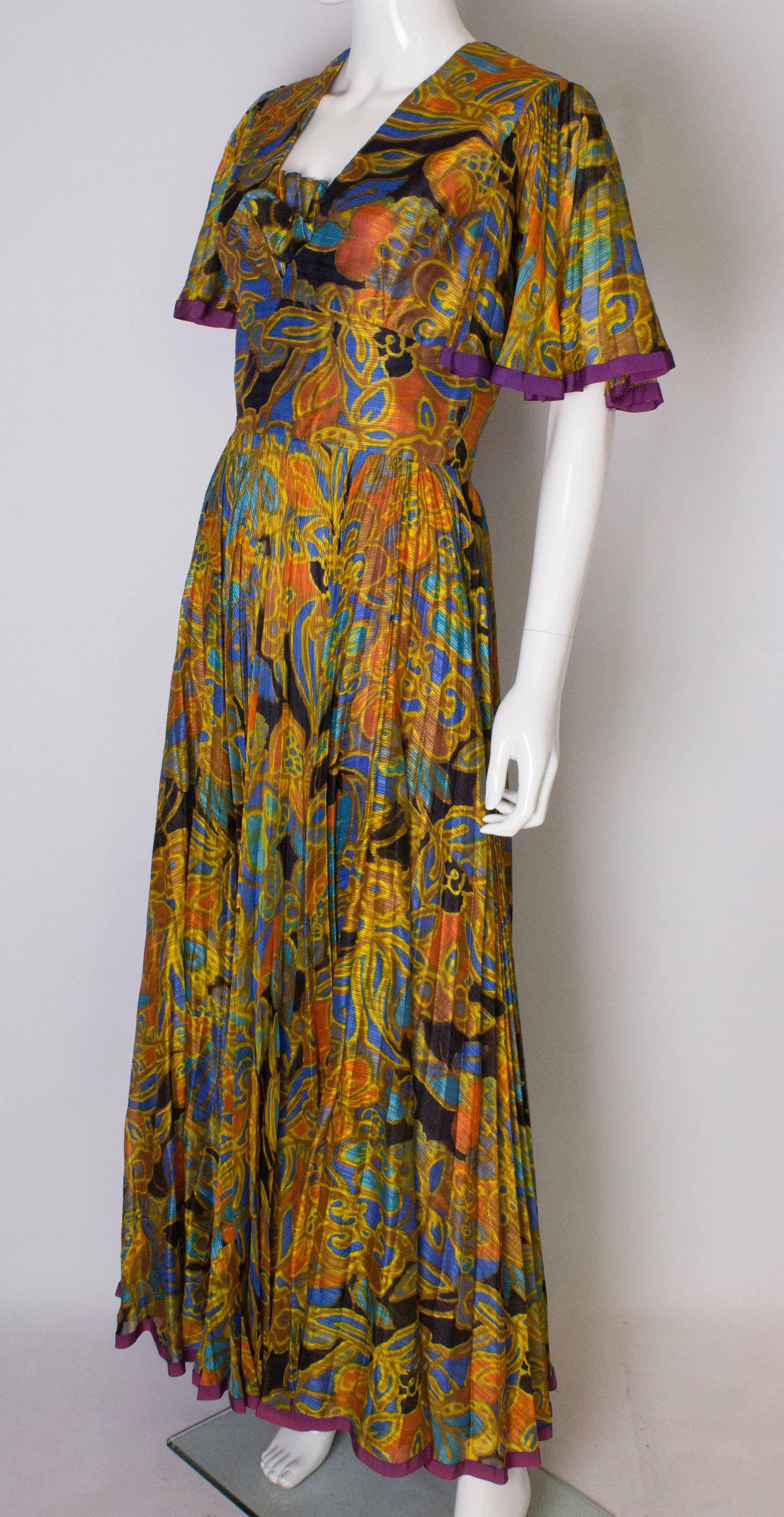 1970er Jahre Ross Bergo für Harrods Plissee-Kleid im Vintage-Stil im Zustand „Gut“ im Angebot in London, GB