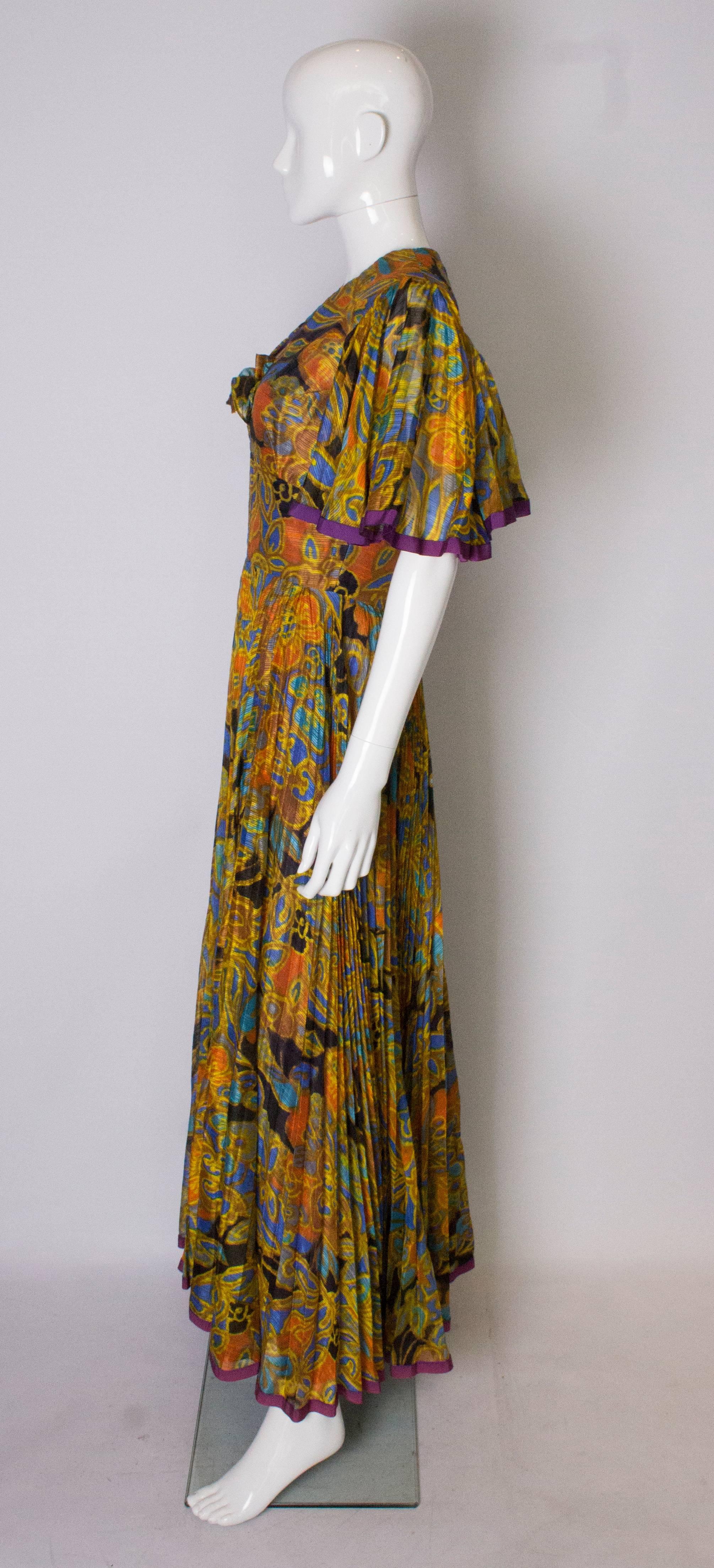 1970er Jahre Ross Bergo für Harrods Plissee-Kleid im Vintage-Stil Damen im Angebot