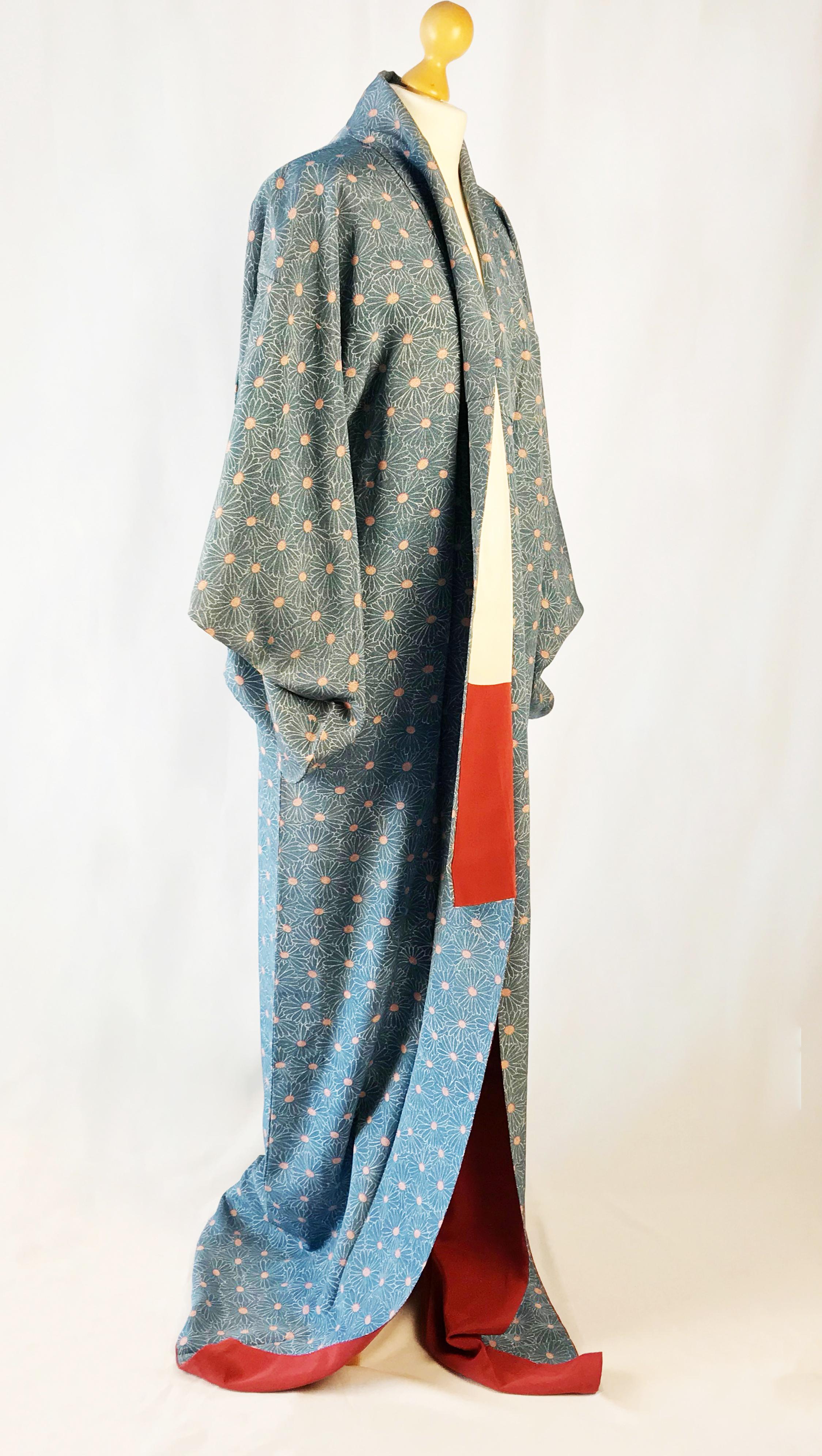 Gray A vintage 1980s beautiful full length silk kimono