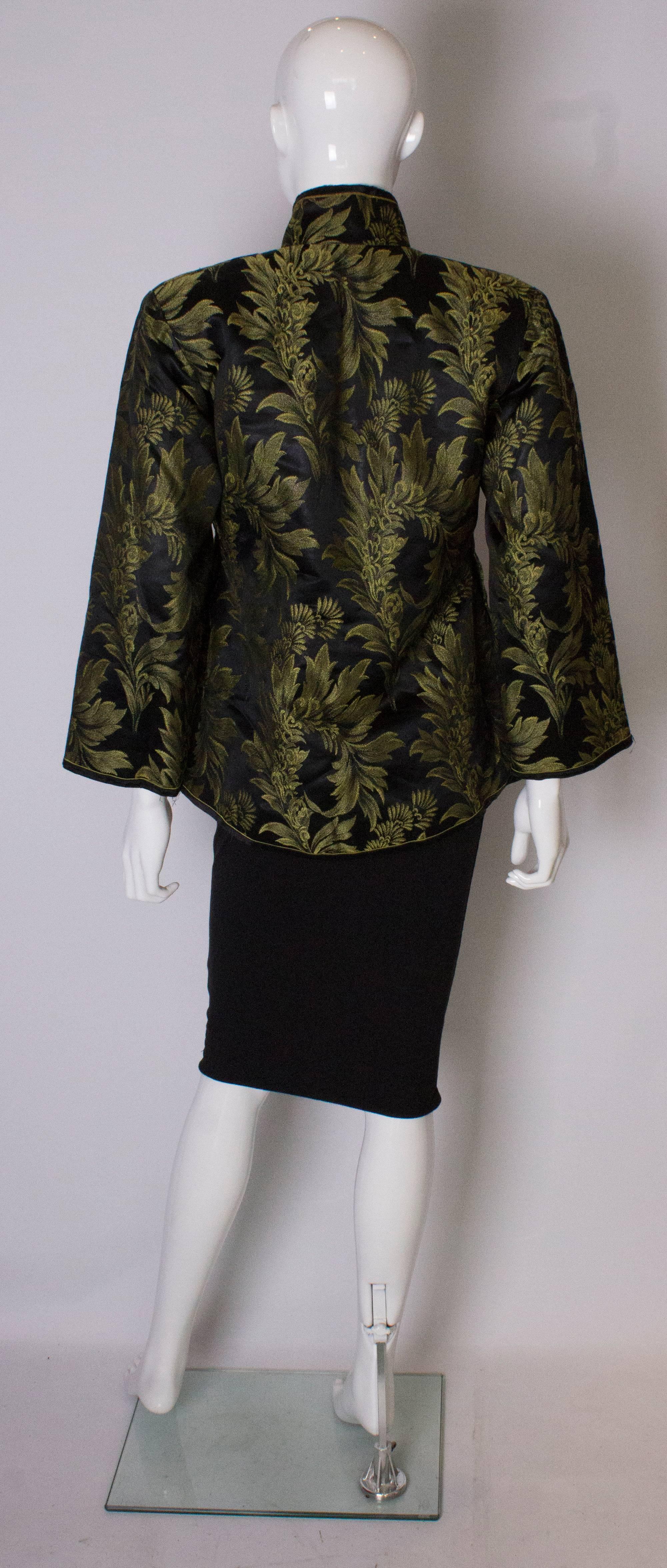 A Vintage 1980s Embroidered Chinese Jacket with Fur Lining. In Good Condition For Sale In London, GB
