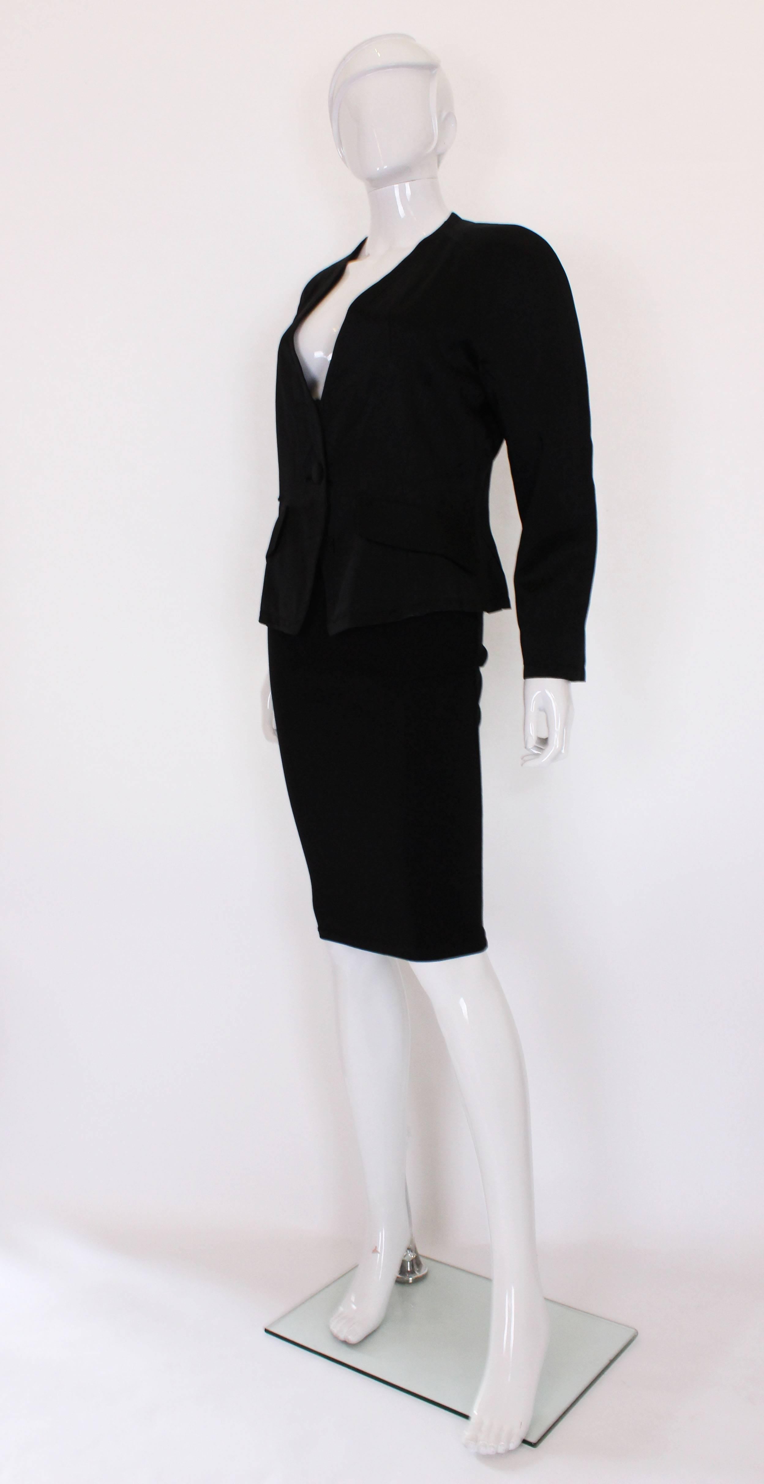 1980er Jahre Vintage-Abendjacke von Yves Saint Laurent Variation Line (Schwarz) im Angebot