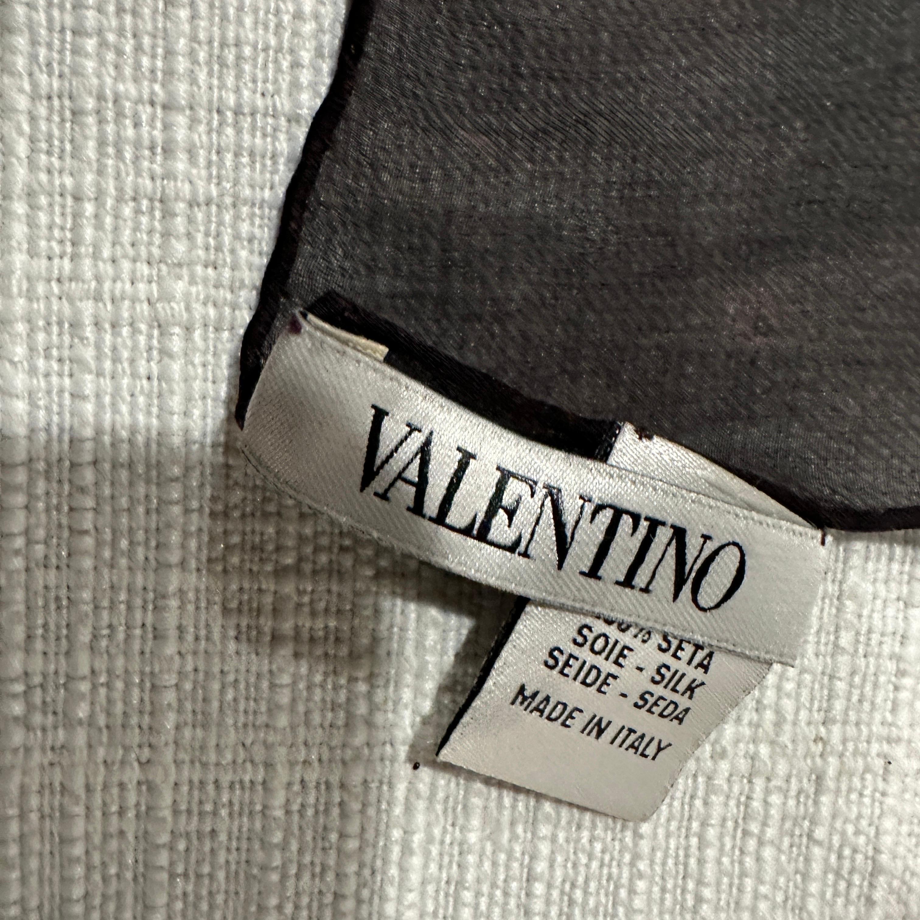Sciarpa di seta vintage anni '80 di Valentino in vendita 3