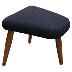 Un tabouret vintage 1ère édition pour le fauteuil Oda-chair