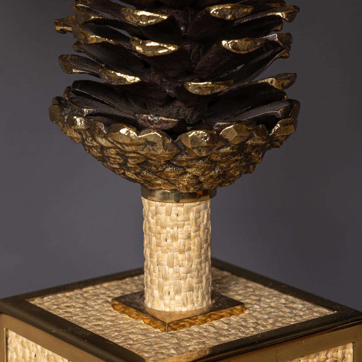 A Vintage 20th Century Italian Bergere Lamp With Pine Cone Detailing c.1970 For Sale 12