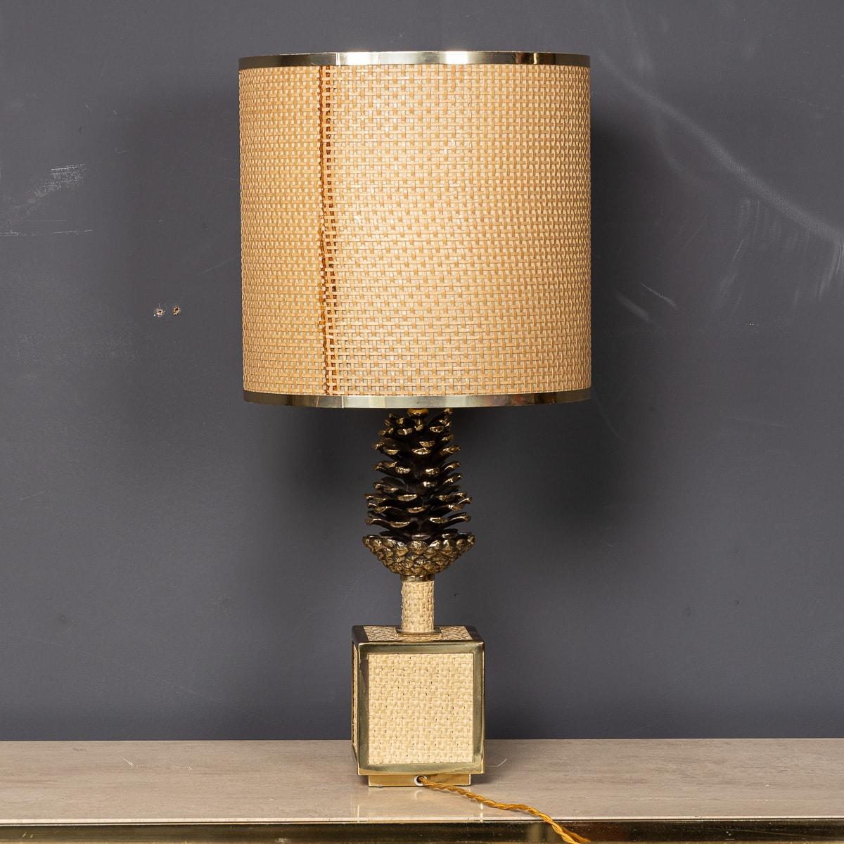 Brass A Vintage 20th Century Italian Bergere Lamp With Pine Cone Detailing c.1970 For Sale
