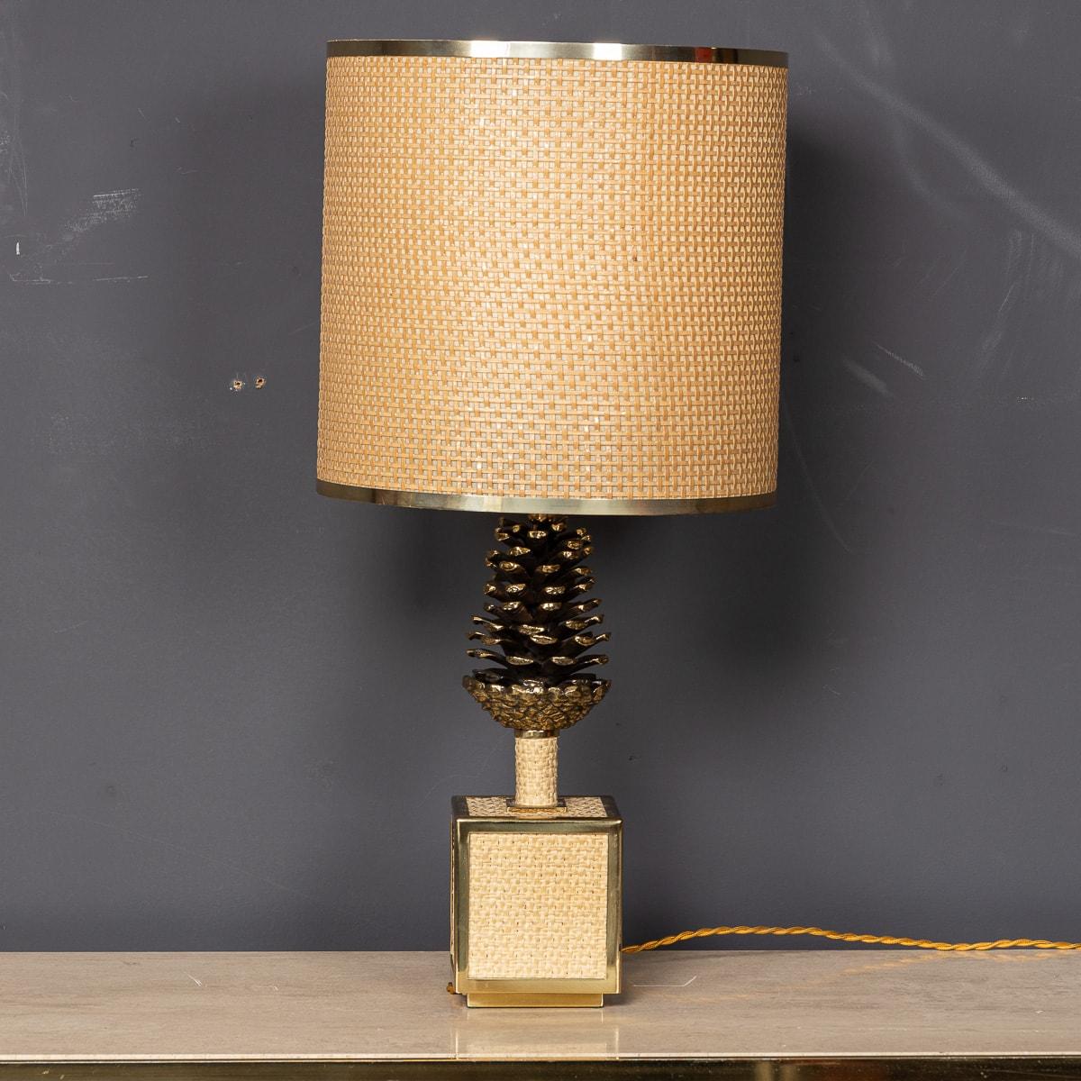 A Vintage 20th Century Italian Bergere Lamp With Pine Cone Detailing c.1970 For Sale 1