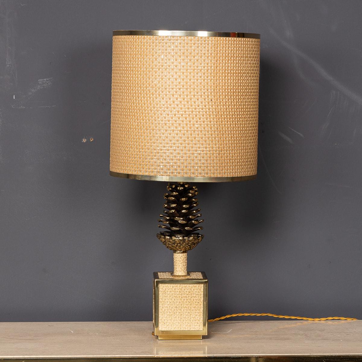 A Vintage 20th Century Italian Bergere Lamp With Pine Cone Detailing c.1970 For Sale 2