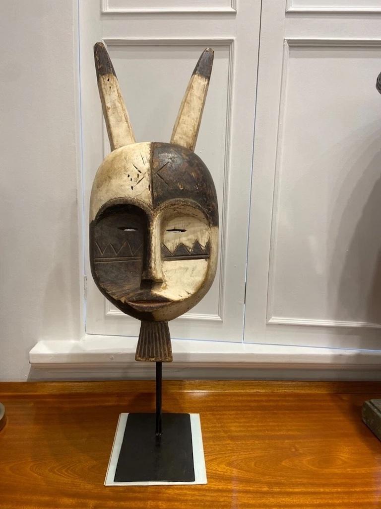 Maschera Grebo africana d'epoca su supporto, Liberia in vendita 4