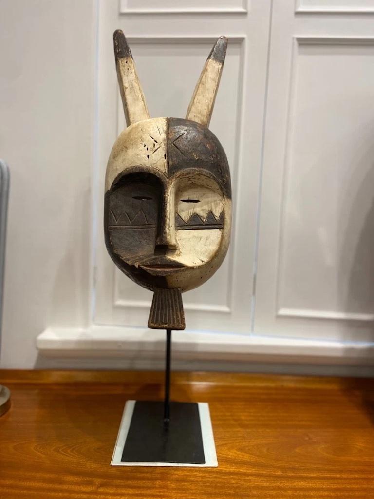 Liberiano Maschera Grebo africana d'epoca su supporto, Liberia in vendita