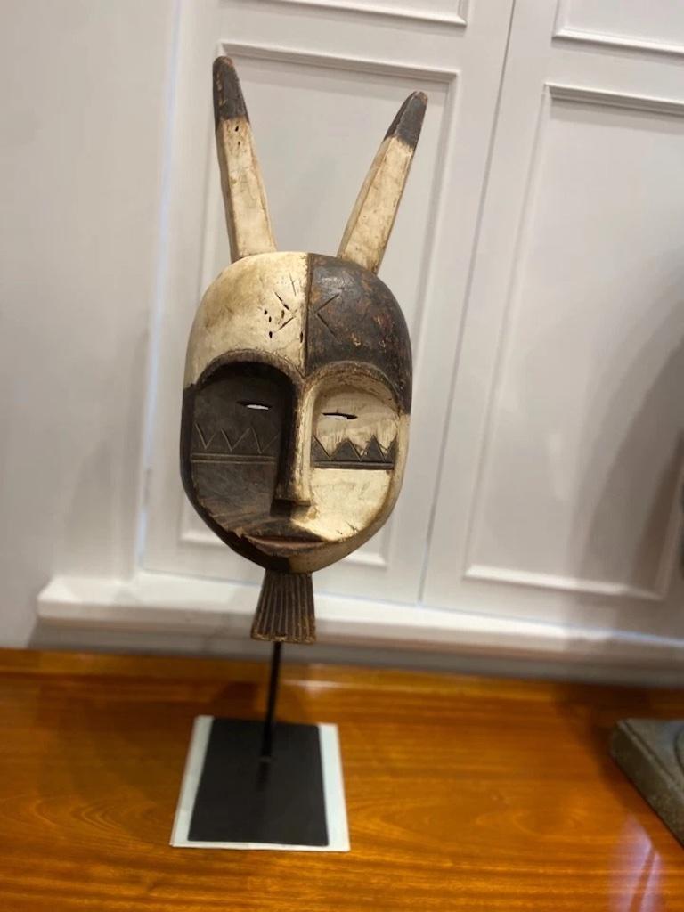 Maschera Grebo africana d'epoca su supporto, Liberia In condizioni buone in vendita a London, GB