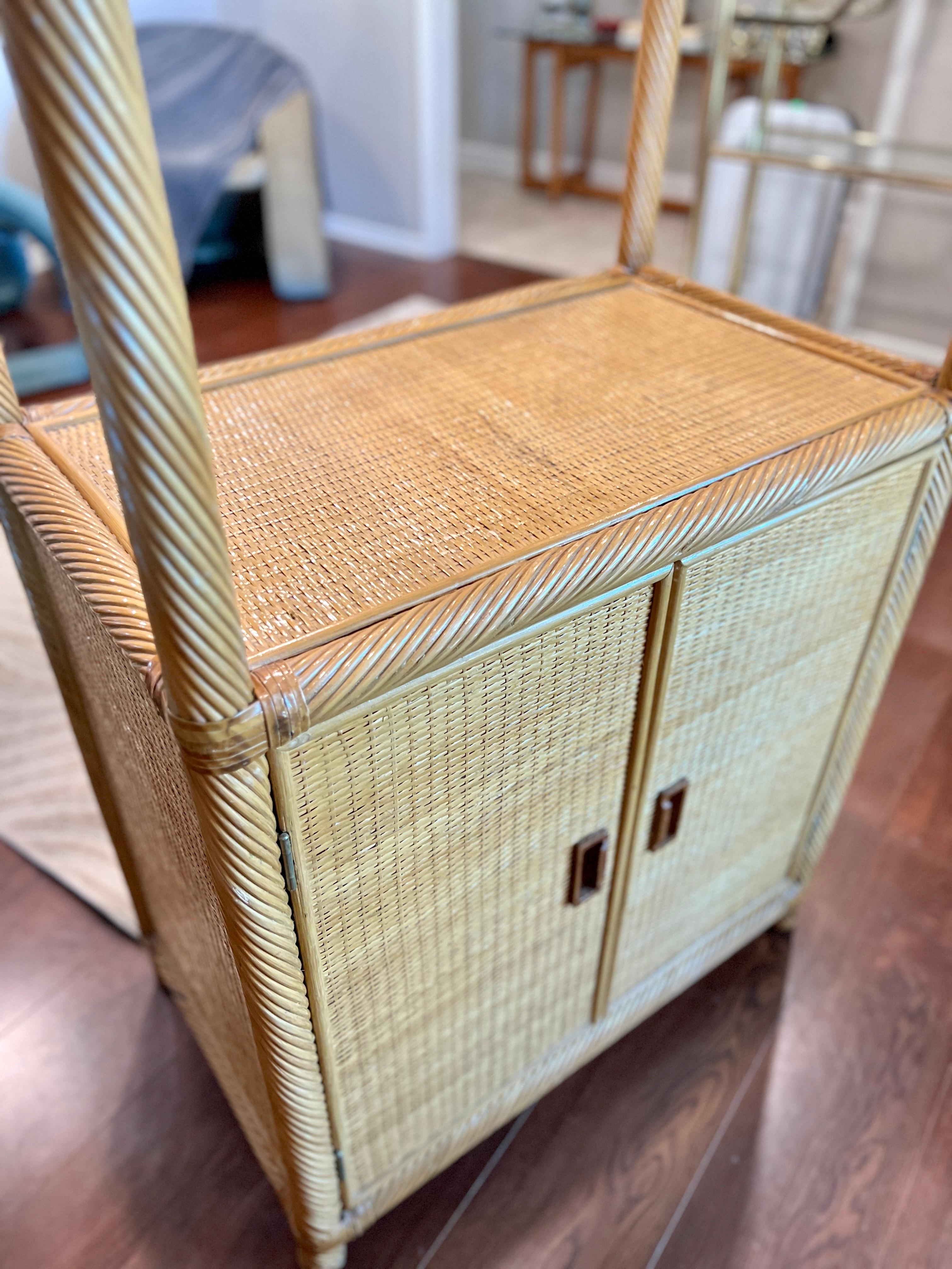 A vintage bamboo pencil reed cabinet / bar 1970s For Sale 5