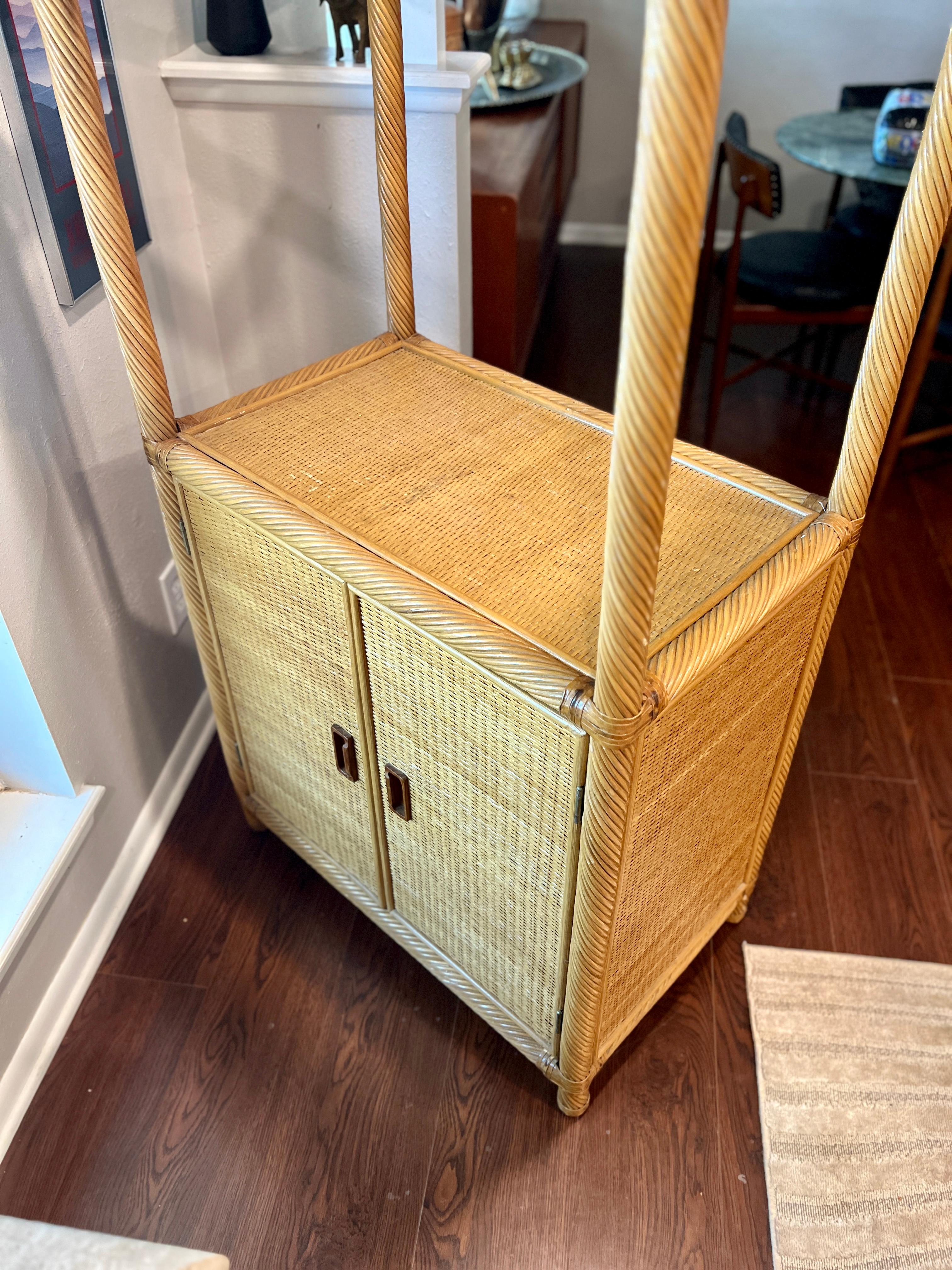 A vintage bamboo pencil reed cabinet / bar 1970s For Sale 6