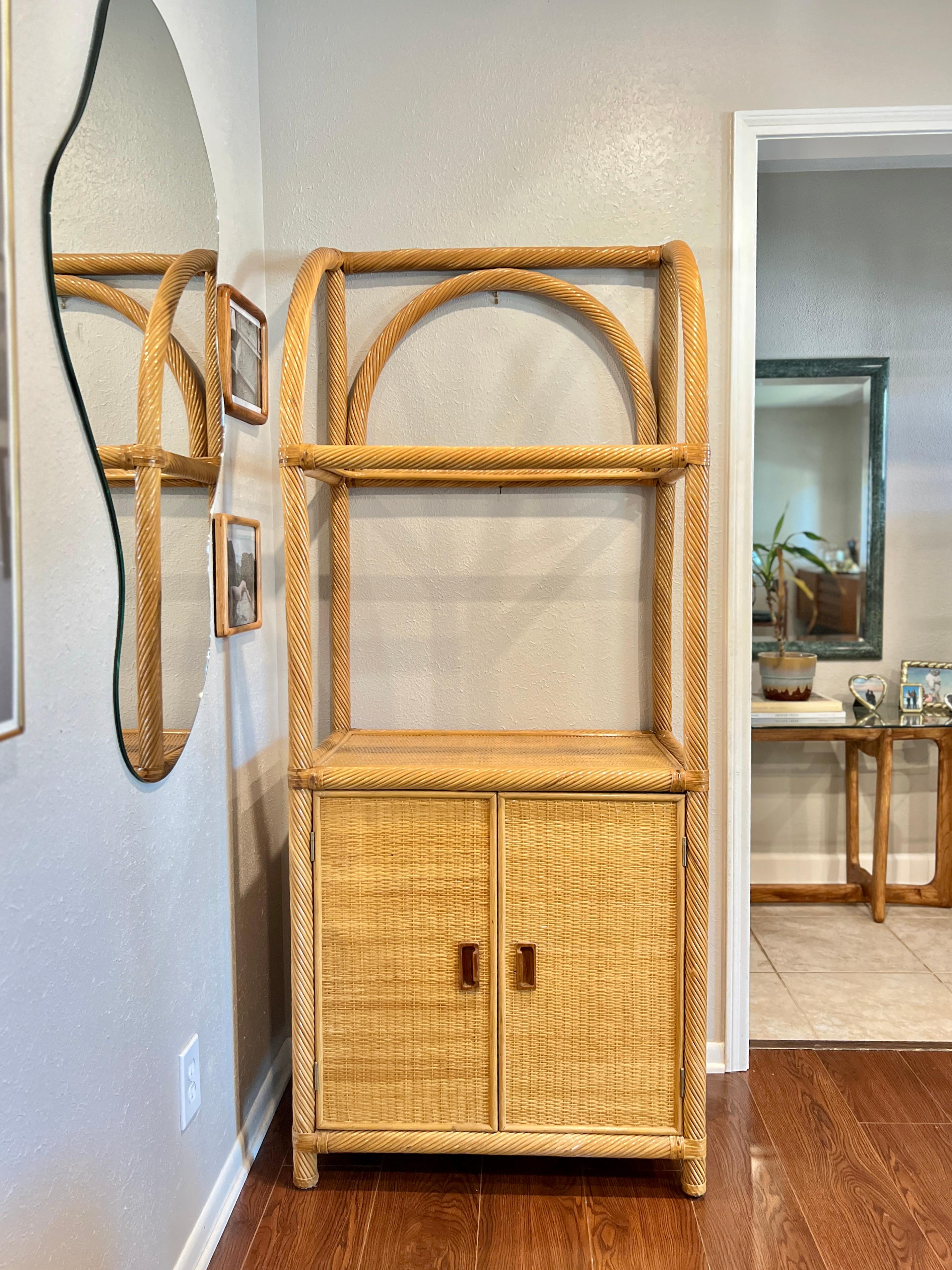 Meuble de rangement/meuble bar vintage en roseau de bambou, années 1970 en vente 1