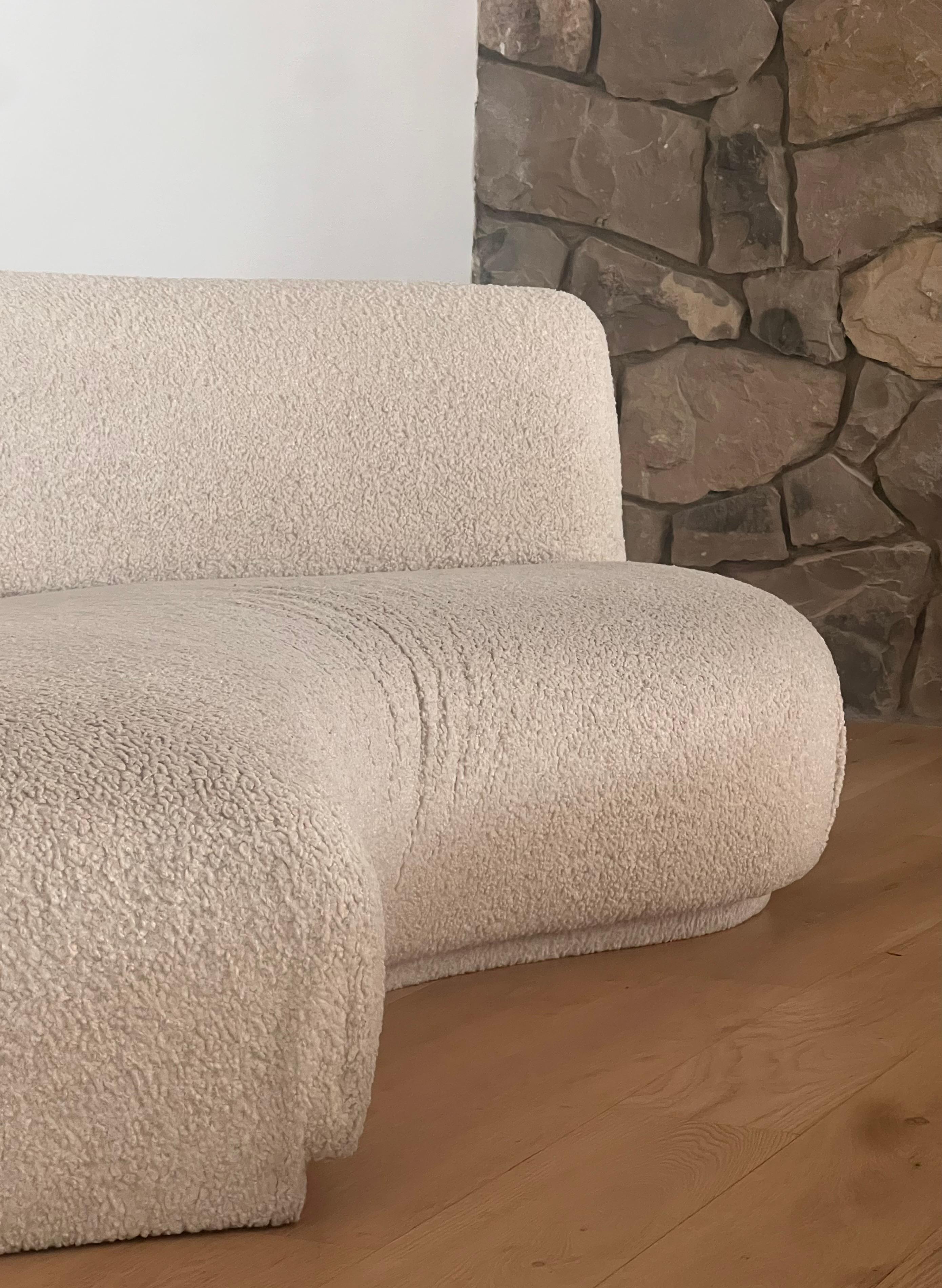 Canapé biomorphique vintage en peau de mouton, fin du 20e siècle en vente 8
