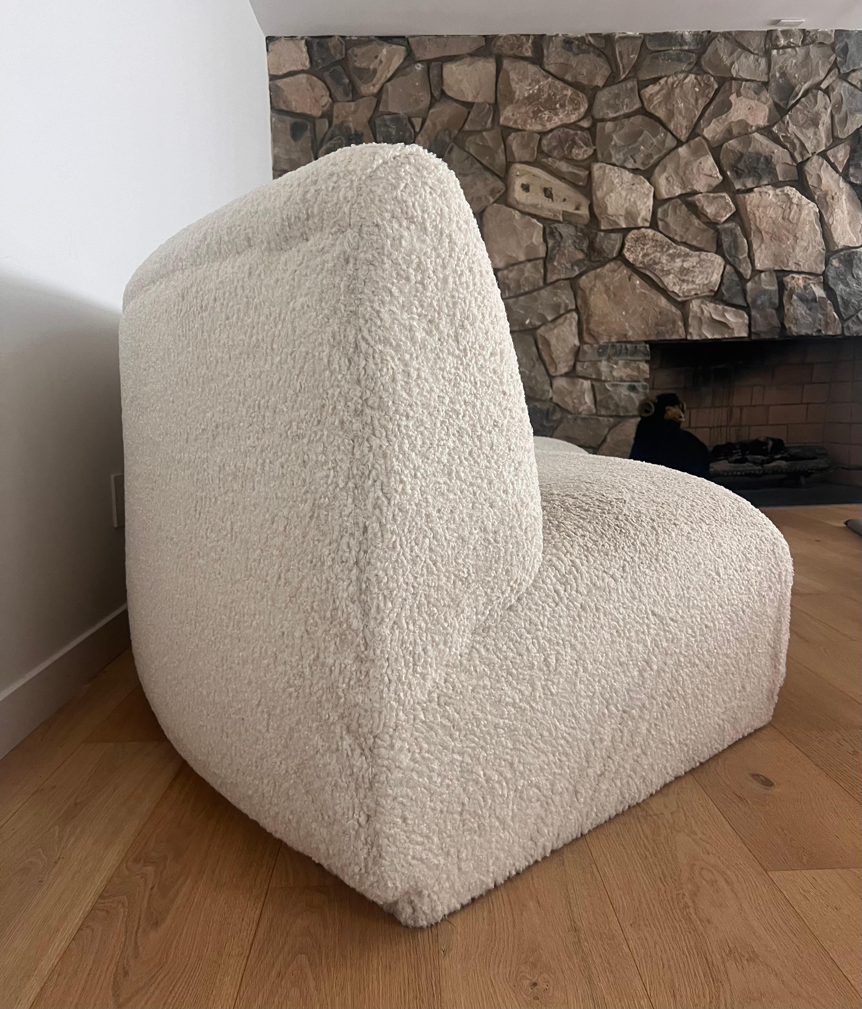 Canapé biomorphique vintage en peau de mouton, fin du 20e siècle en vente 1