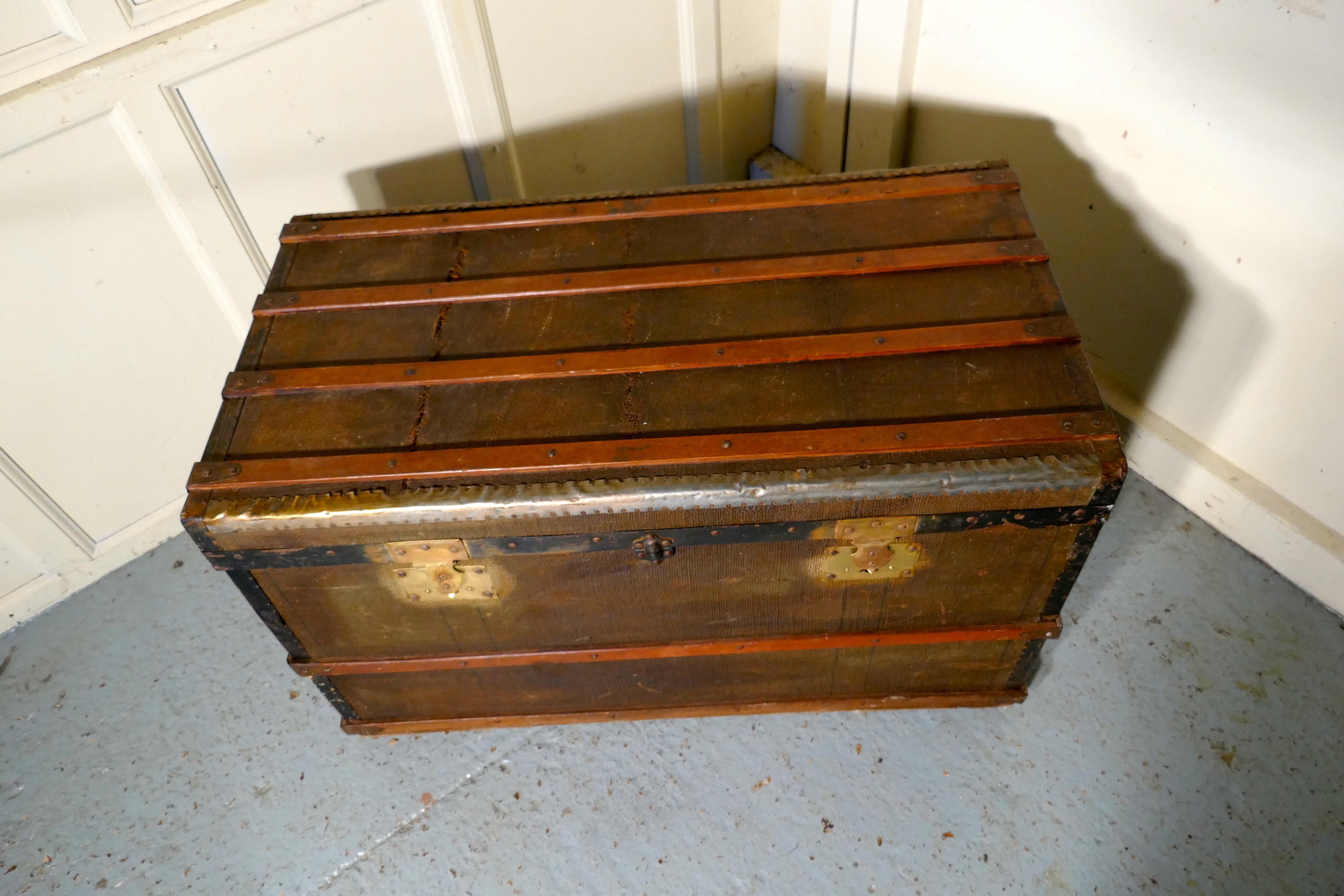 A Vintage Brass and Bound Canvas Travel Steamer Trunk  A very useful decorative  In Good Condition For Sale In Chillerton, Isle of Wight