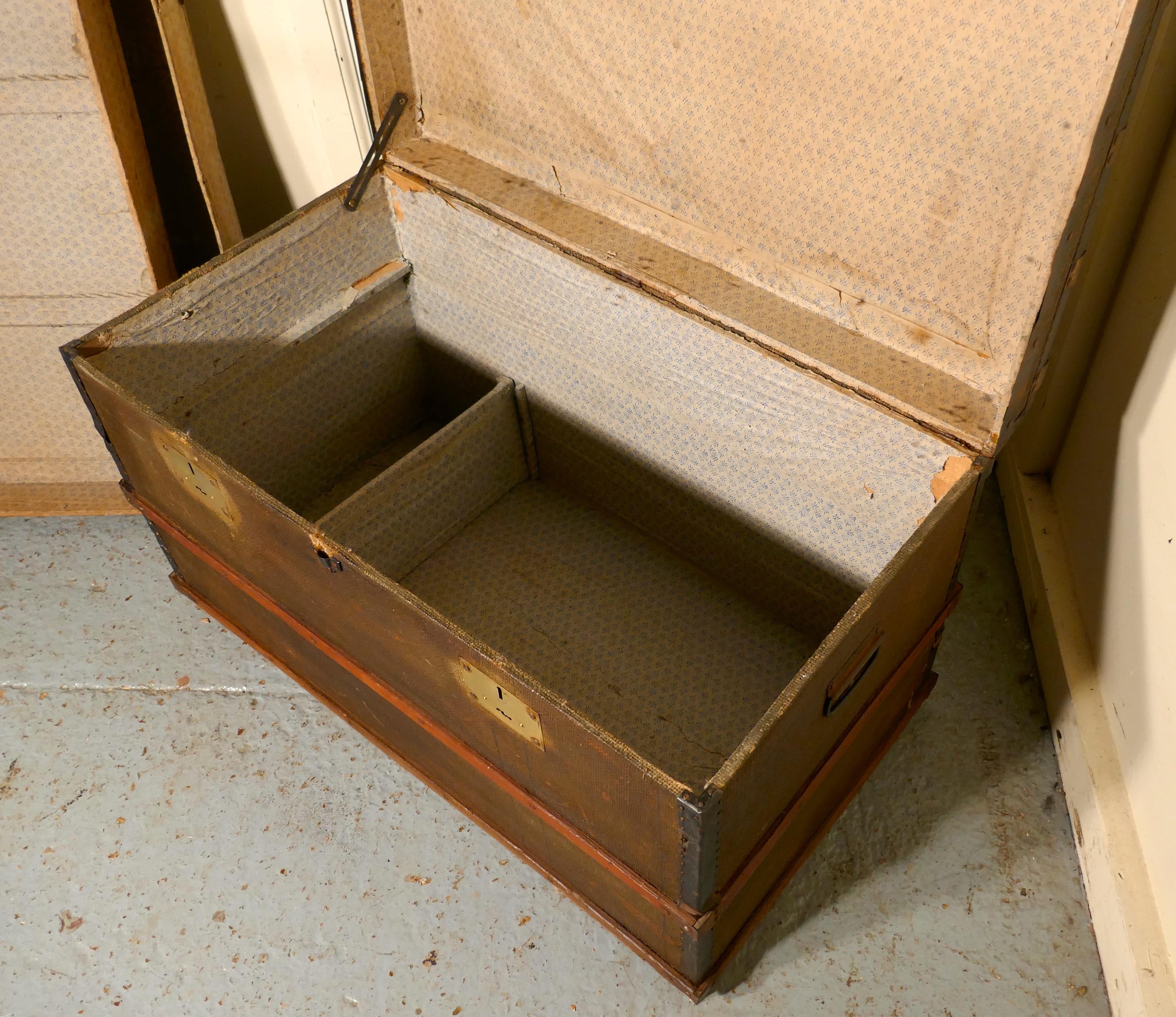 Ein Vintage Messing und Bound Canvas Reise Dampfer Koffer  Ein sehr nützlicher dekorativer  im Angebot 2