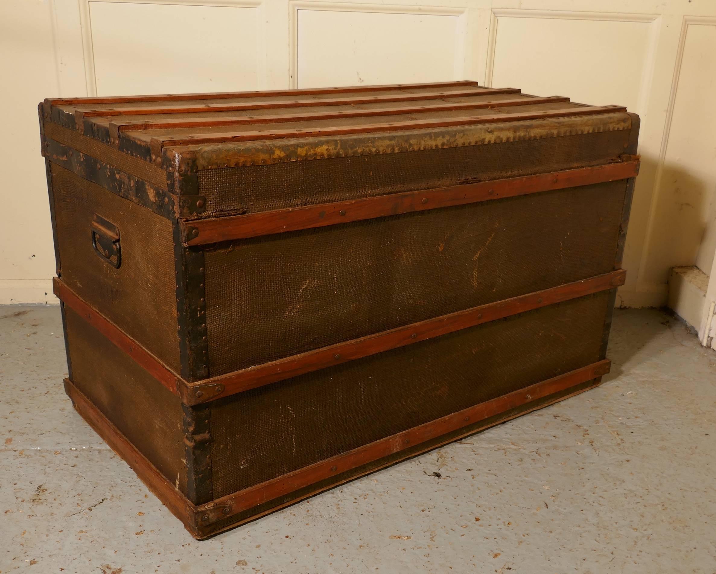Vintage Brass and Bound Canvas Travel Steamer Trunk In Good Condition In Chillerton, Isle of Wight