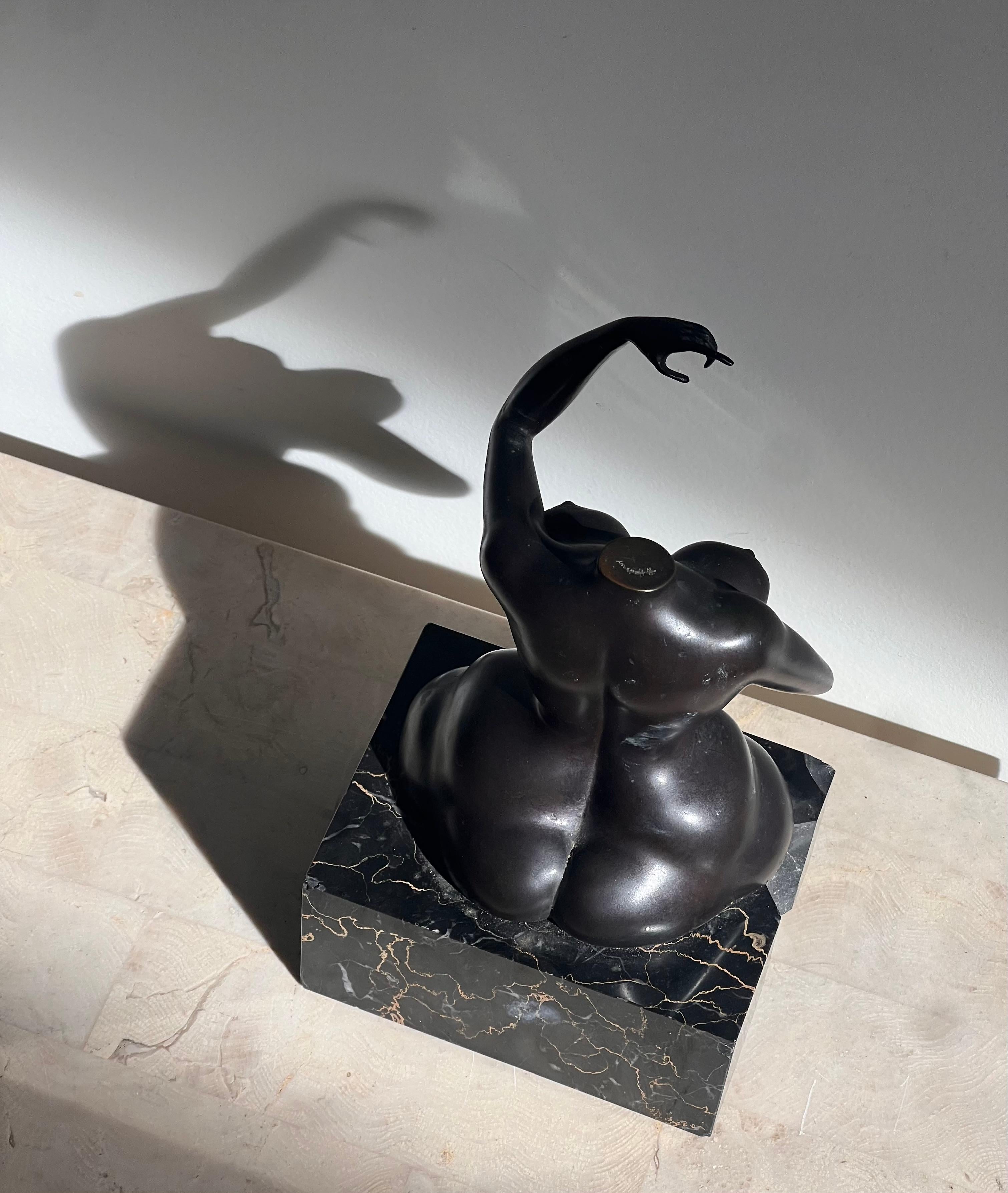 Un torse vintage en bronze d'une femme voluptueuse par Rudolf Hausner, 1977 4