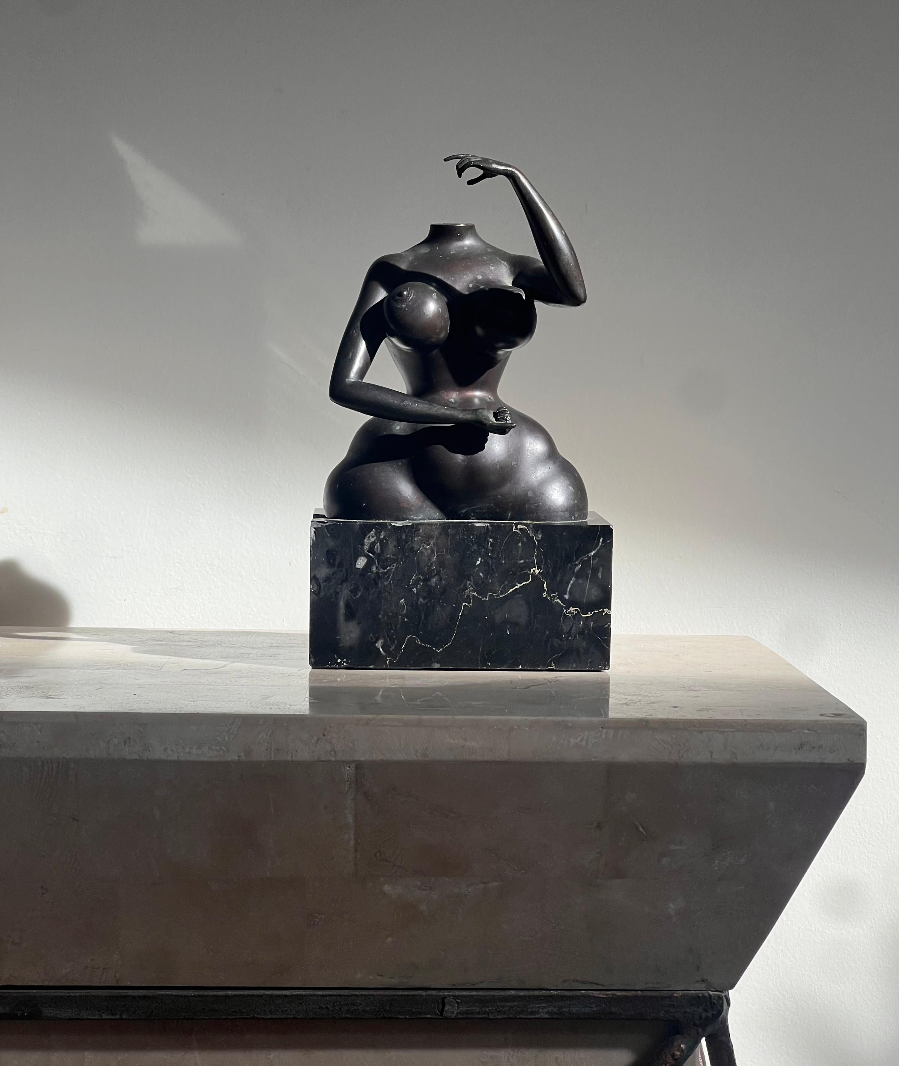 Un torse vintage en bronze d'une femme voluptueuse par Rudolf Hausner, 1977 7