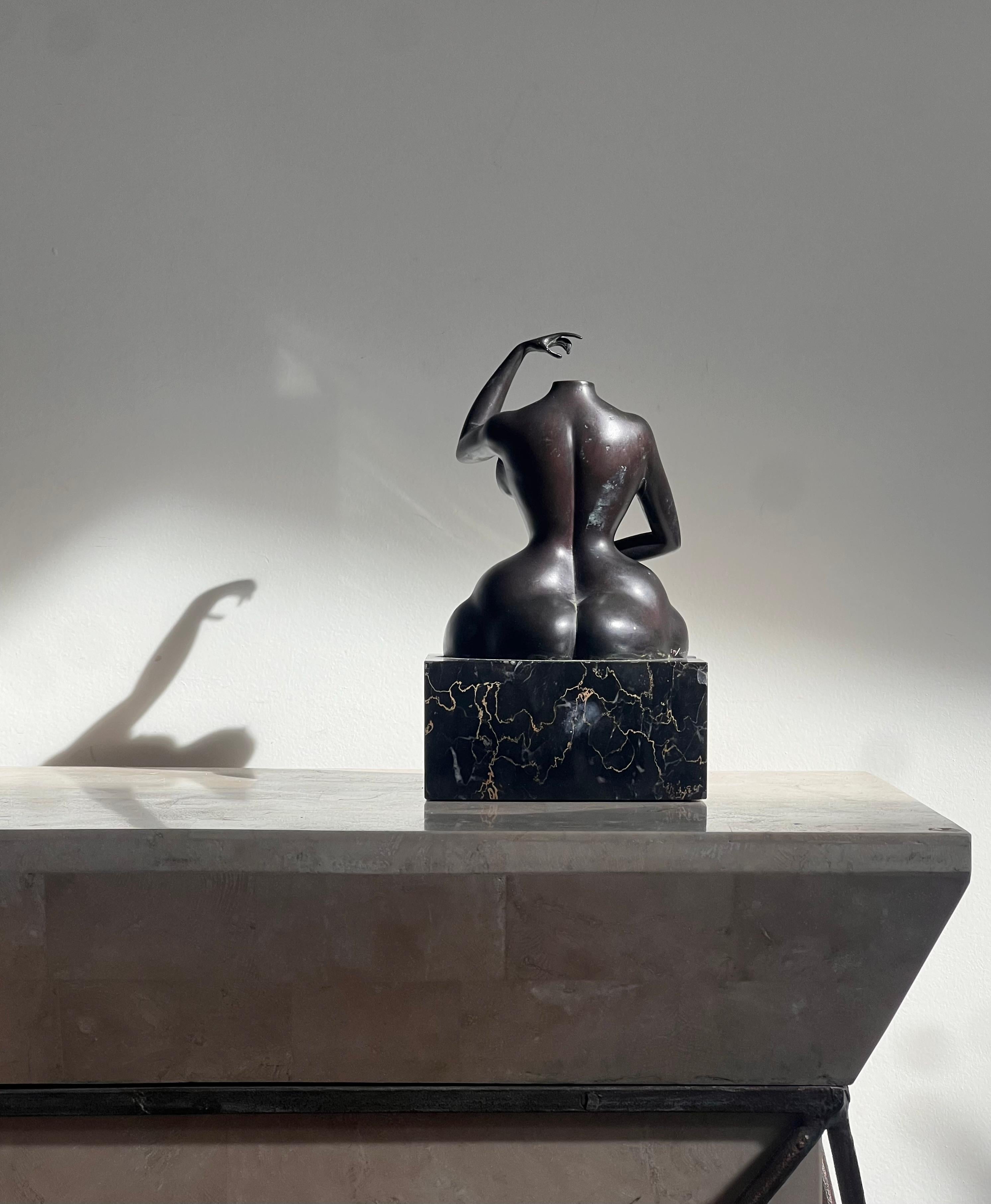 Un torse vintage en bronze d'une femme voluptueuse par Rudolf Hausner, 1977 8