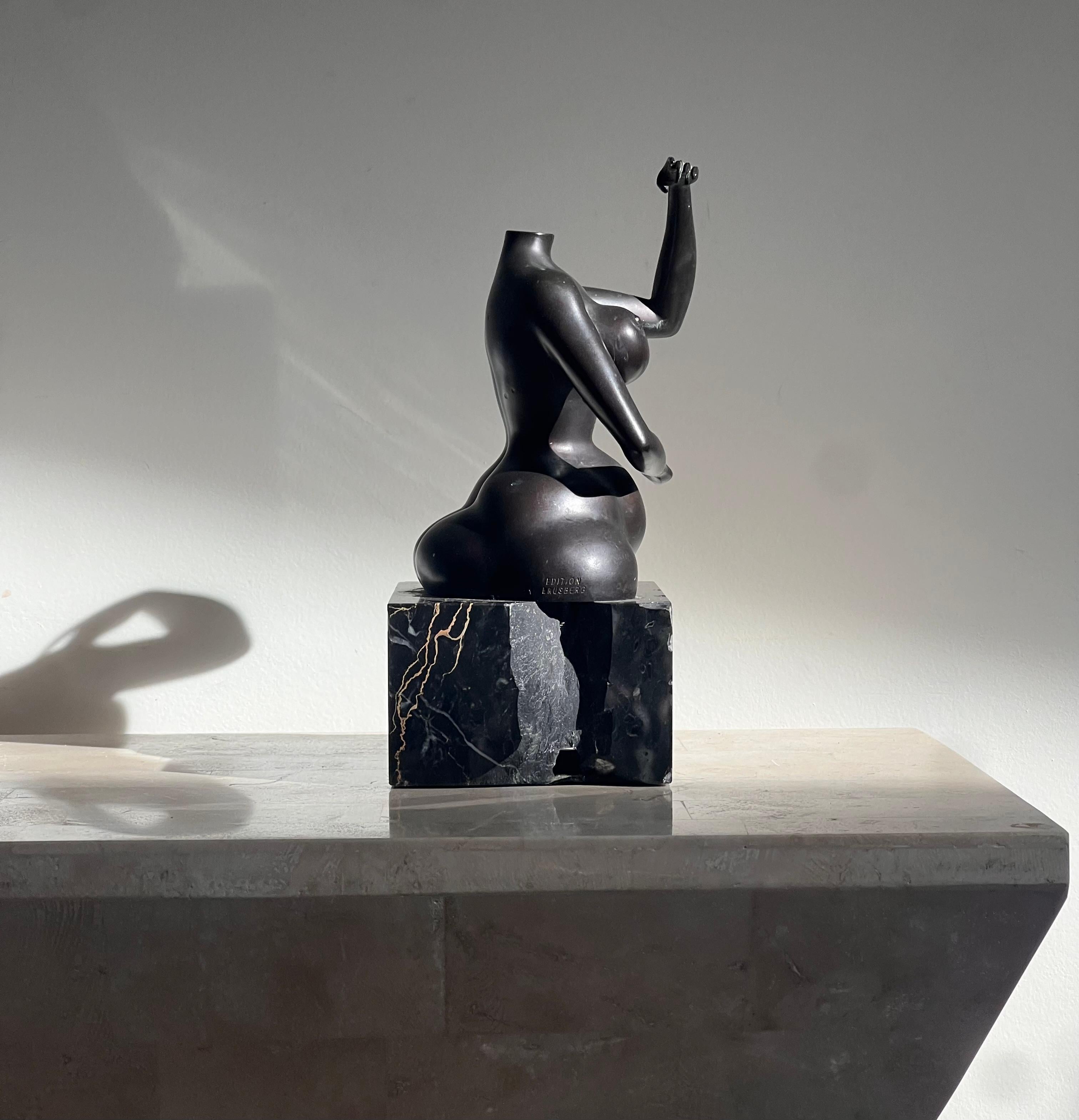 Un torse vintage en bronze d'une femme voluptueuse par Rudolf Hausner, 1977 10