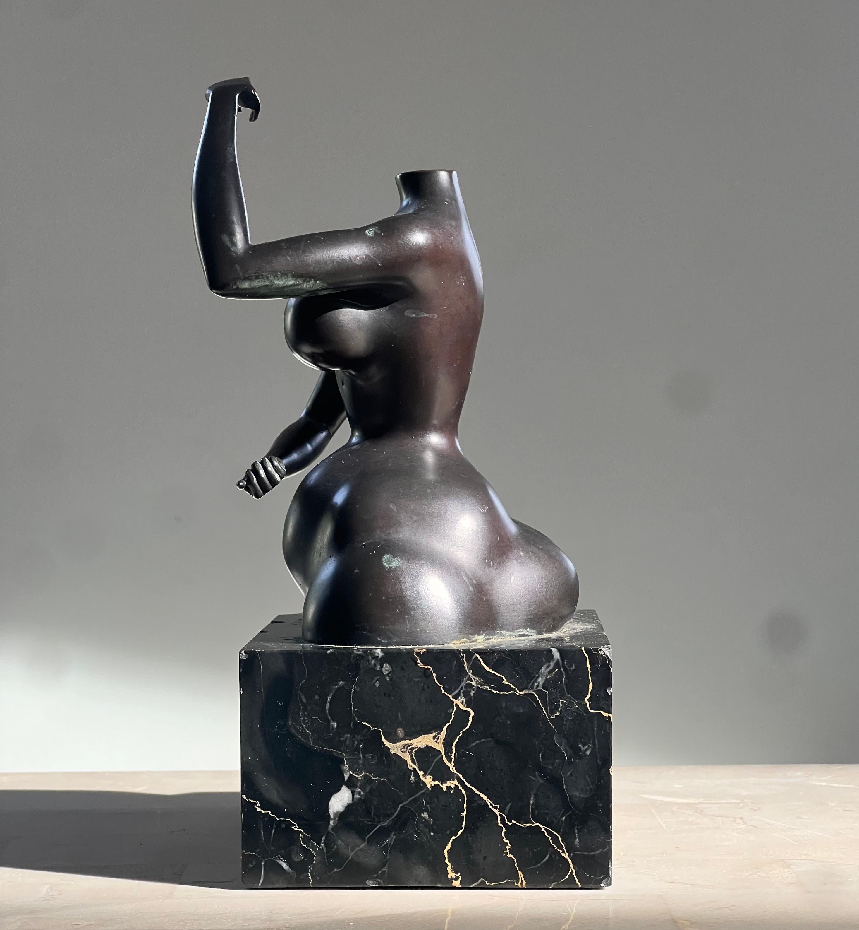 Autrichien Un torse vintage en bronze d'une femme voluptueuse par Rudolf Hausner, 1977