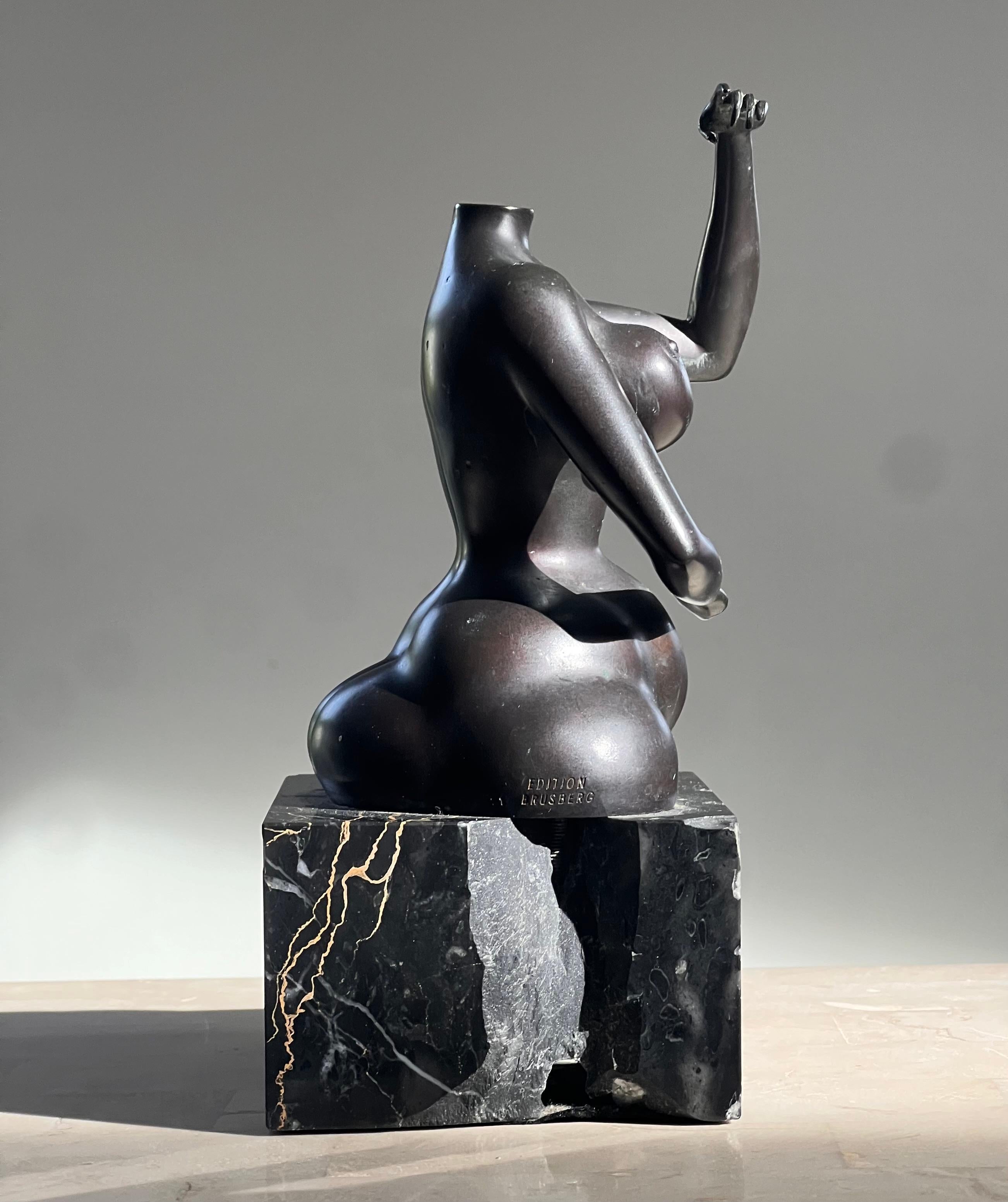 Fin du 20e siècle Un torse vintage en bronze d'une femme voluptueuse par Rudolf Hausner, 1977
