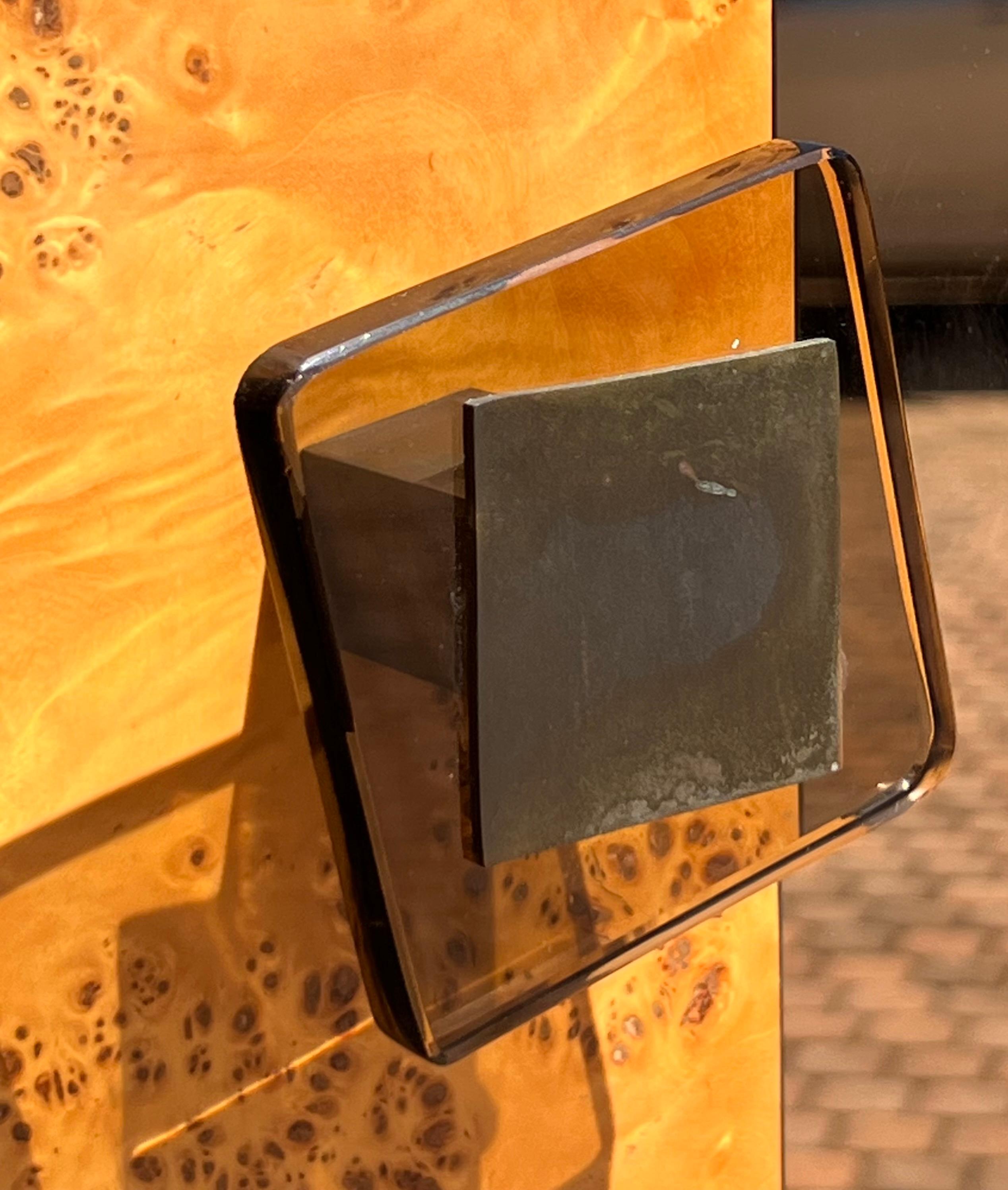 Miroir vintage en loupe avec cintres en lucite, fin du 20e siècle en vente 7