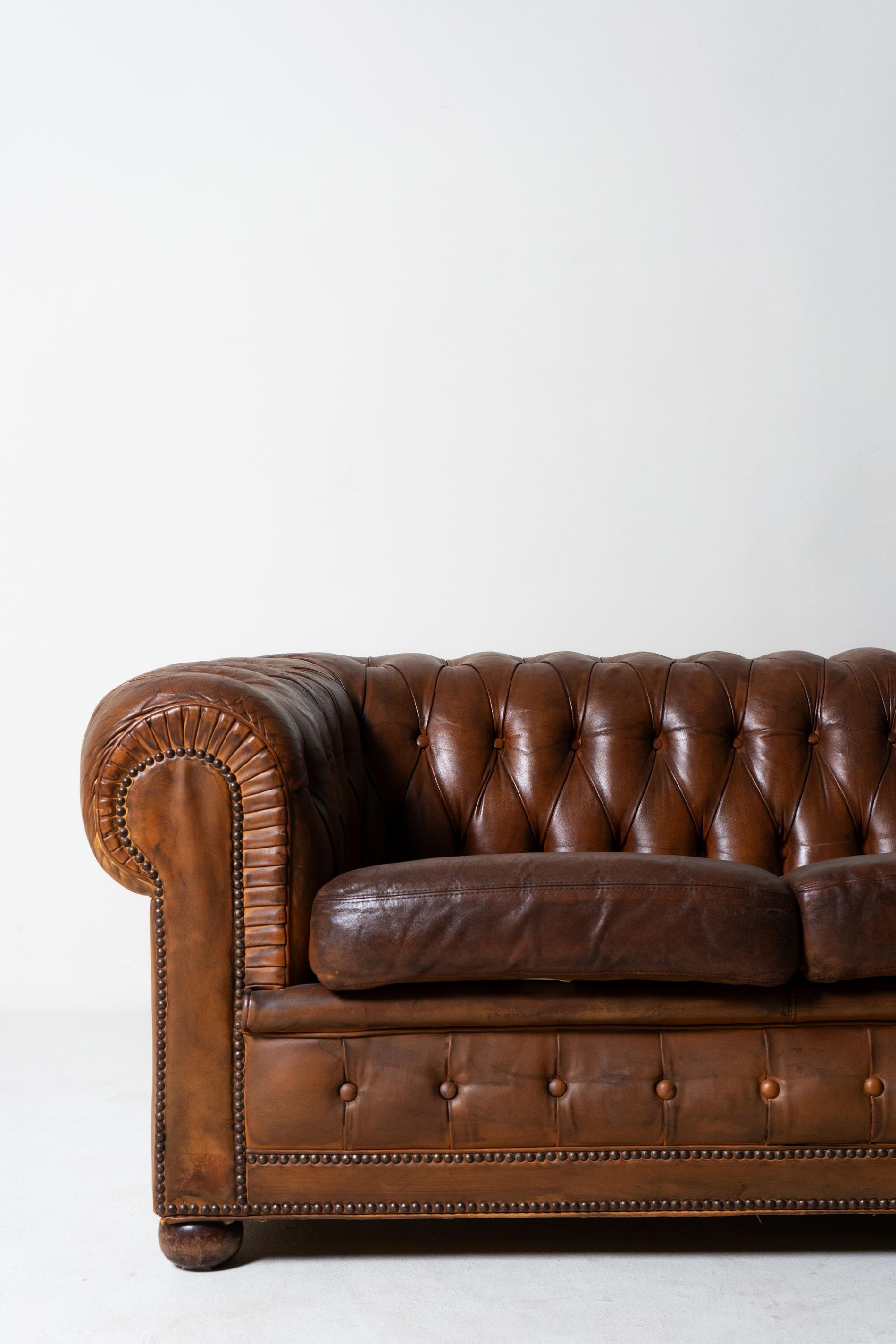 A Vintage Chesterfield Leather Sofa, France c.1960 For Sale 6