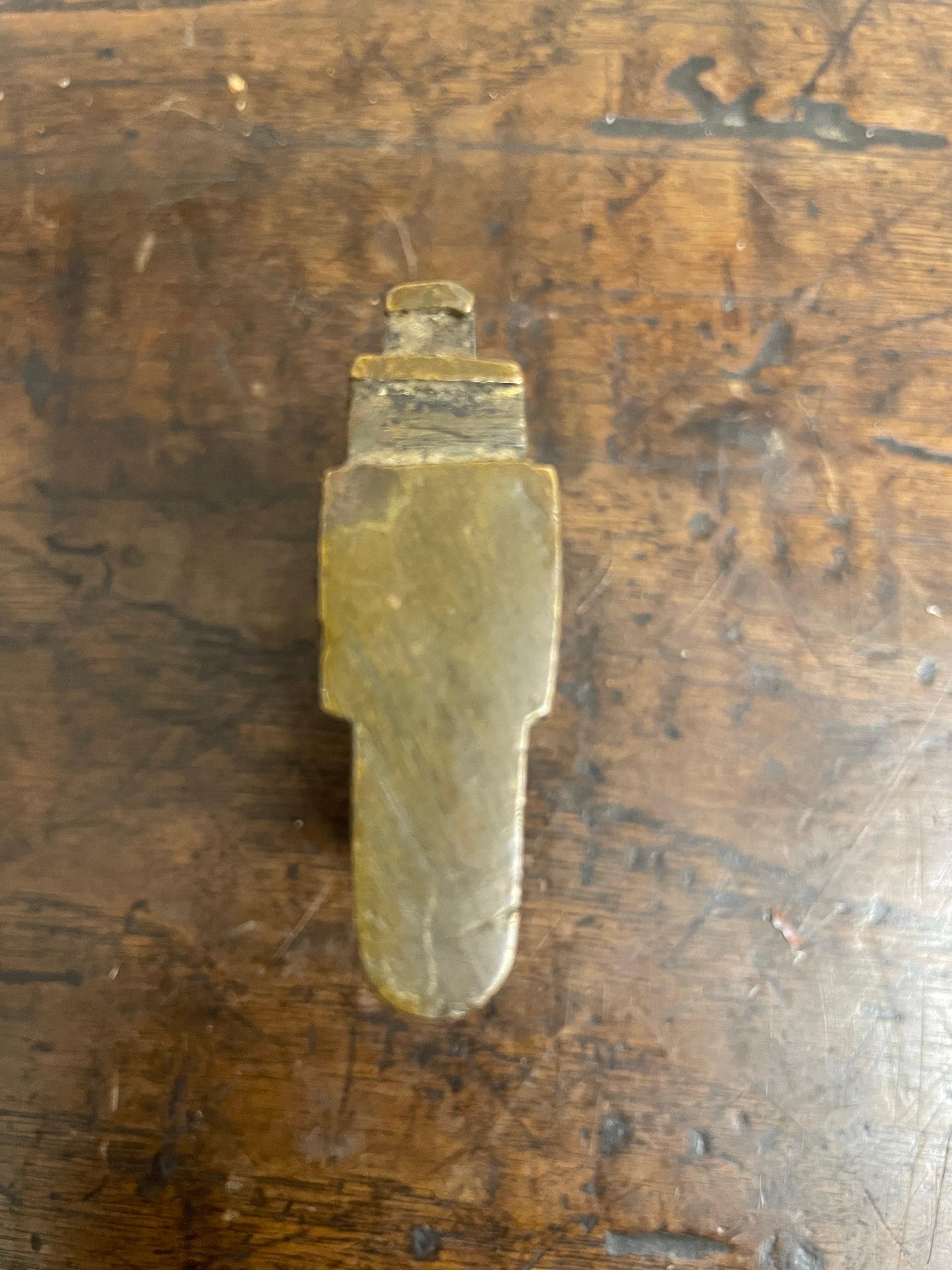Una cerradura china vintage de latón con llave en Bueno estado para la venta en ARMADALE, VIC