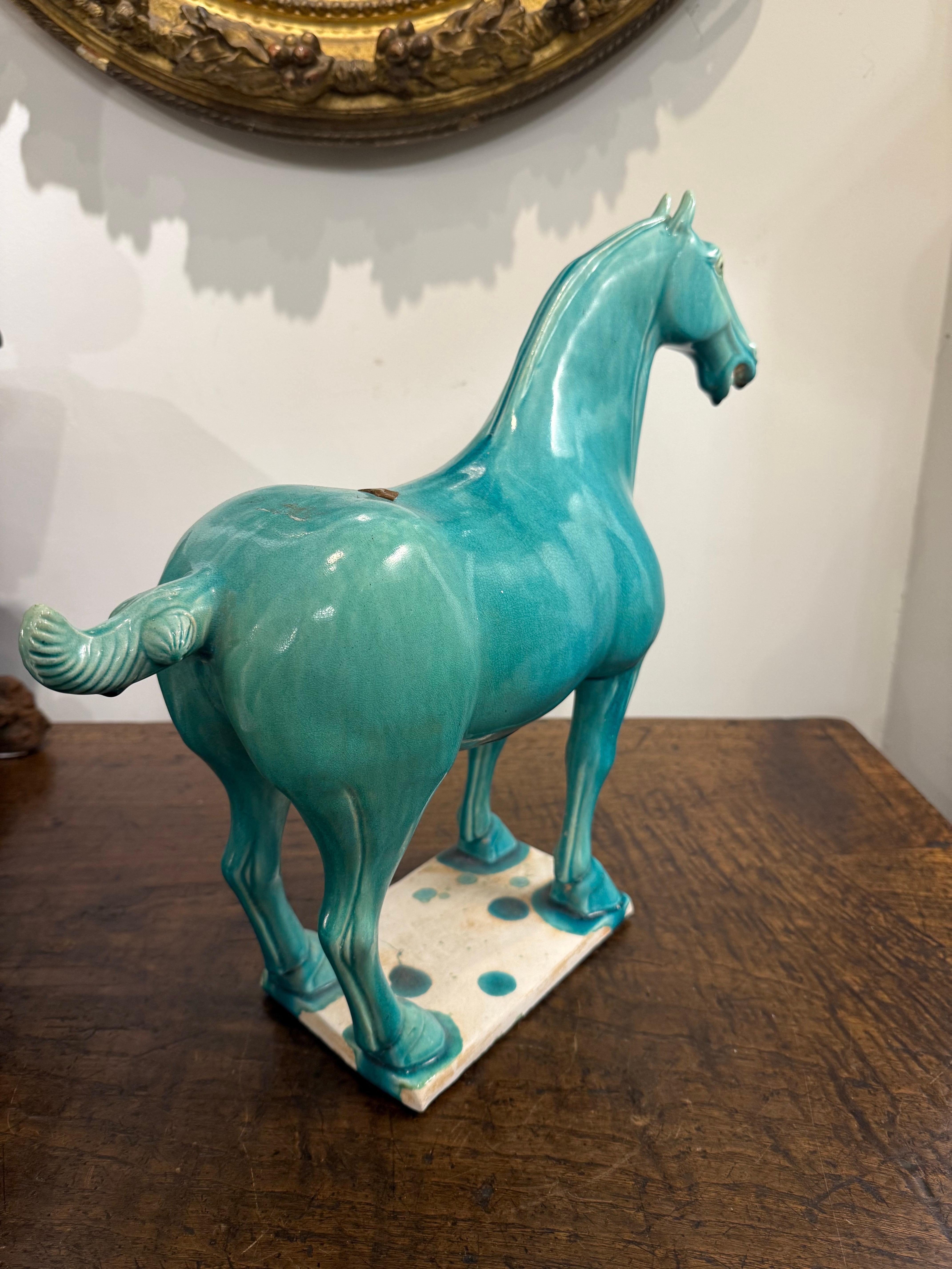 Cheval en céramique émaillée turquoise de style chinois Tang en vente 10