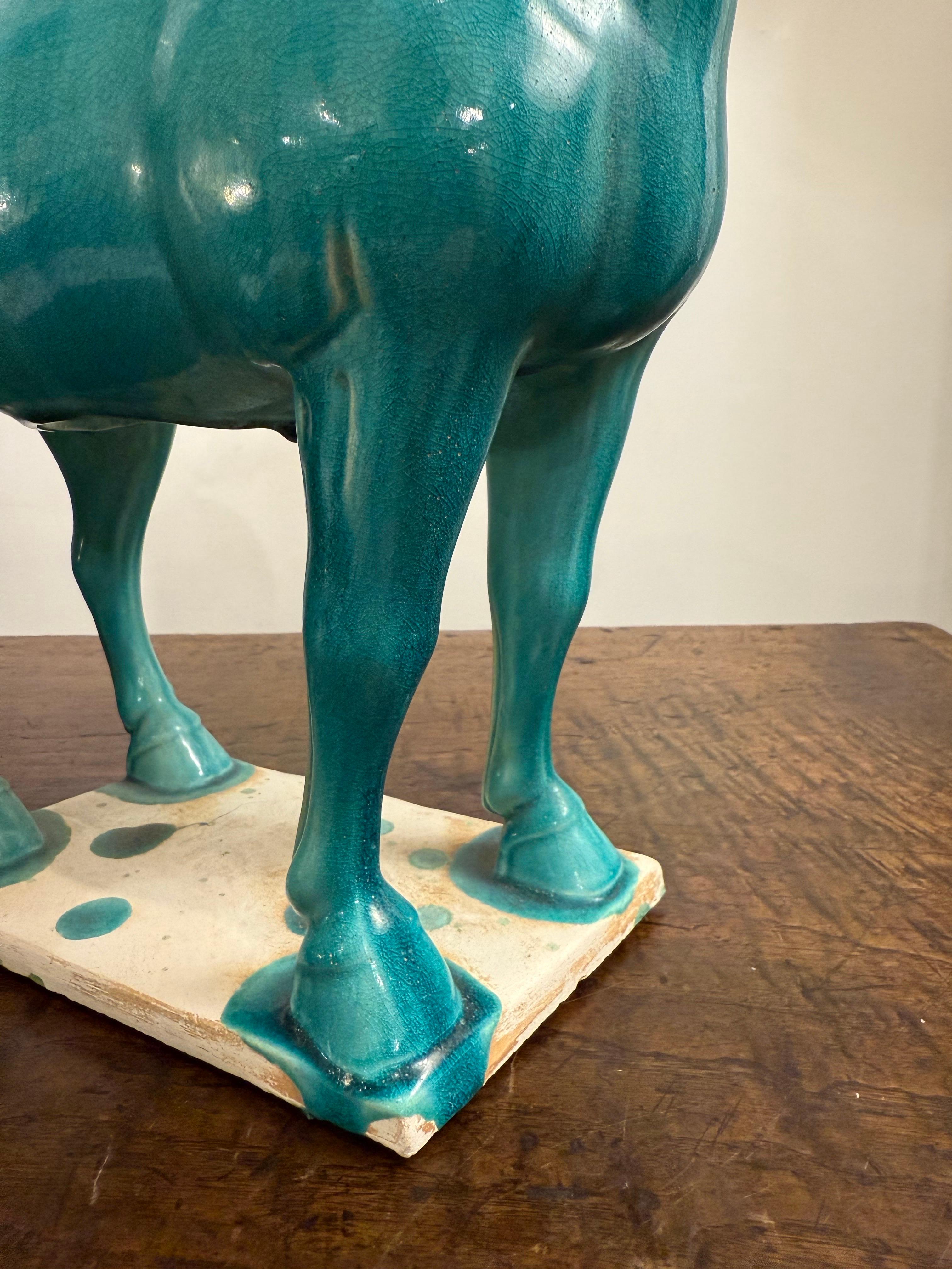 Fait main Cheval en céramique émaillée turquoise de style chinois Tang en vente