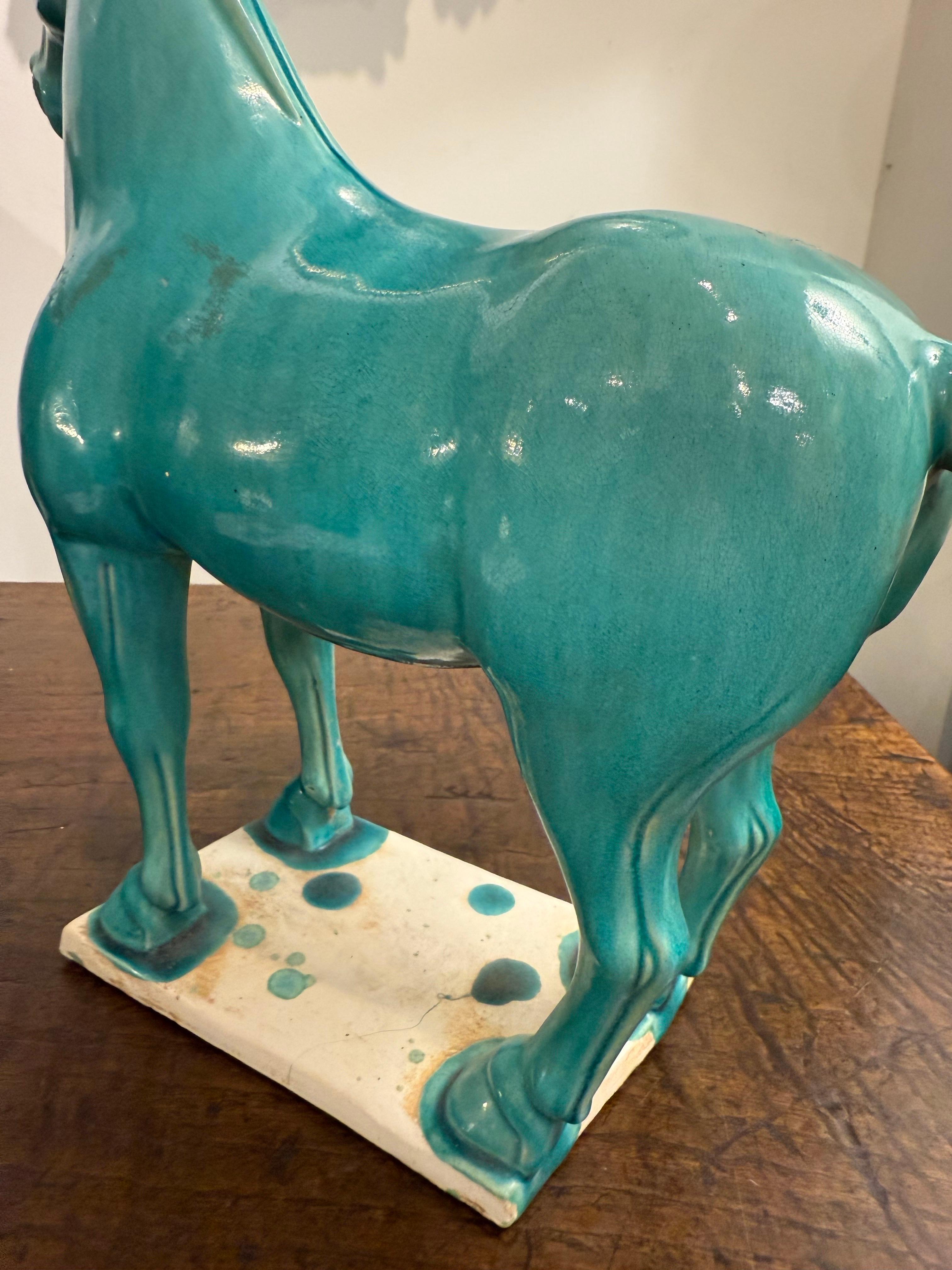 Céramique Cheval en céramique émaillée turquoise de style chinois Tang en vente