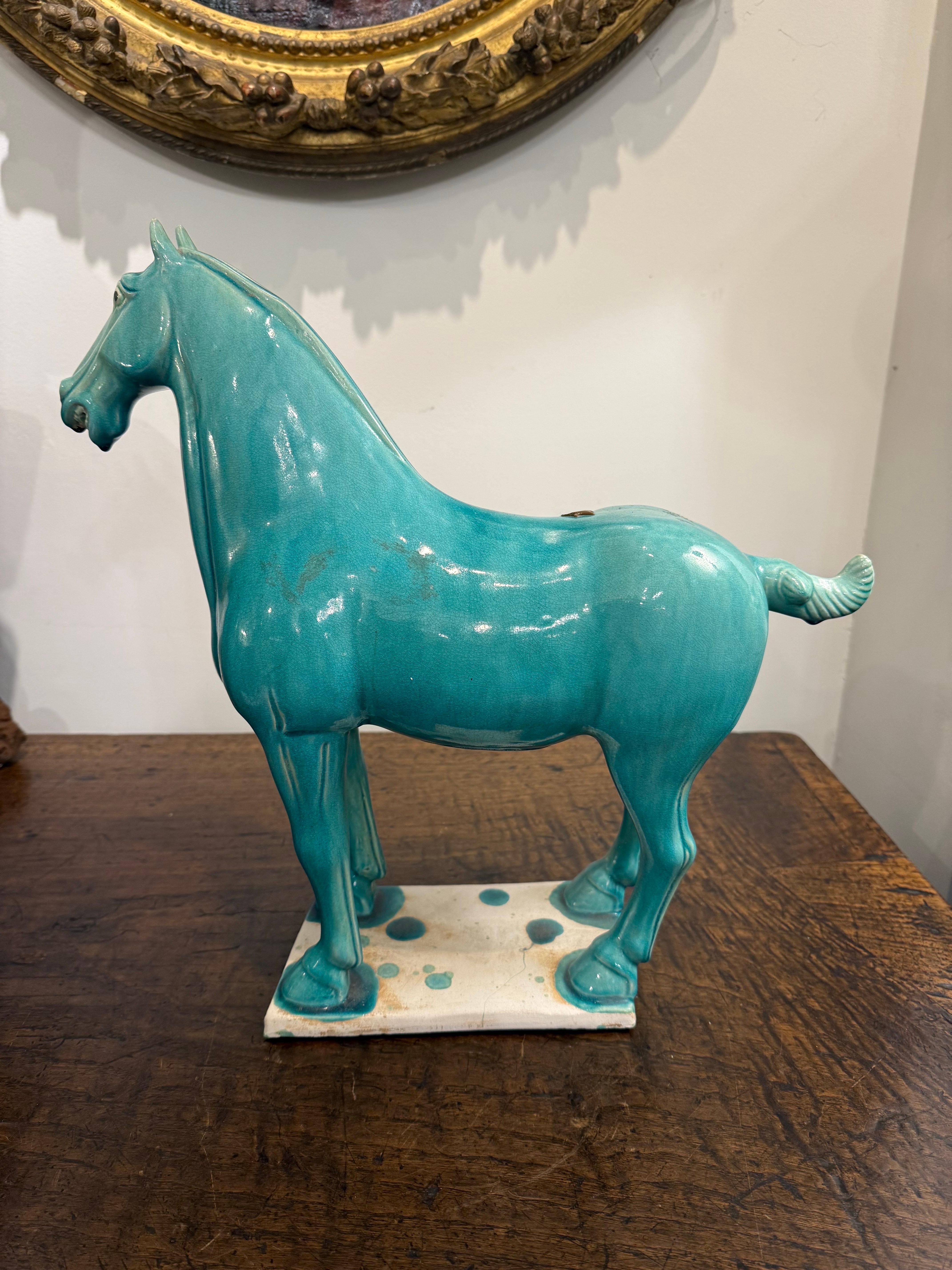 Cheval en céramique émaillée turquoise de style chinois Tang en vente 1