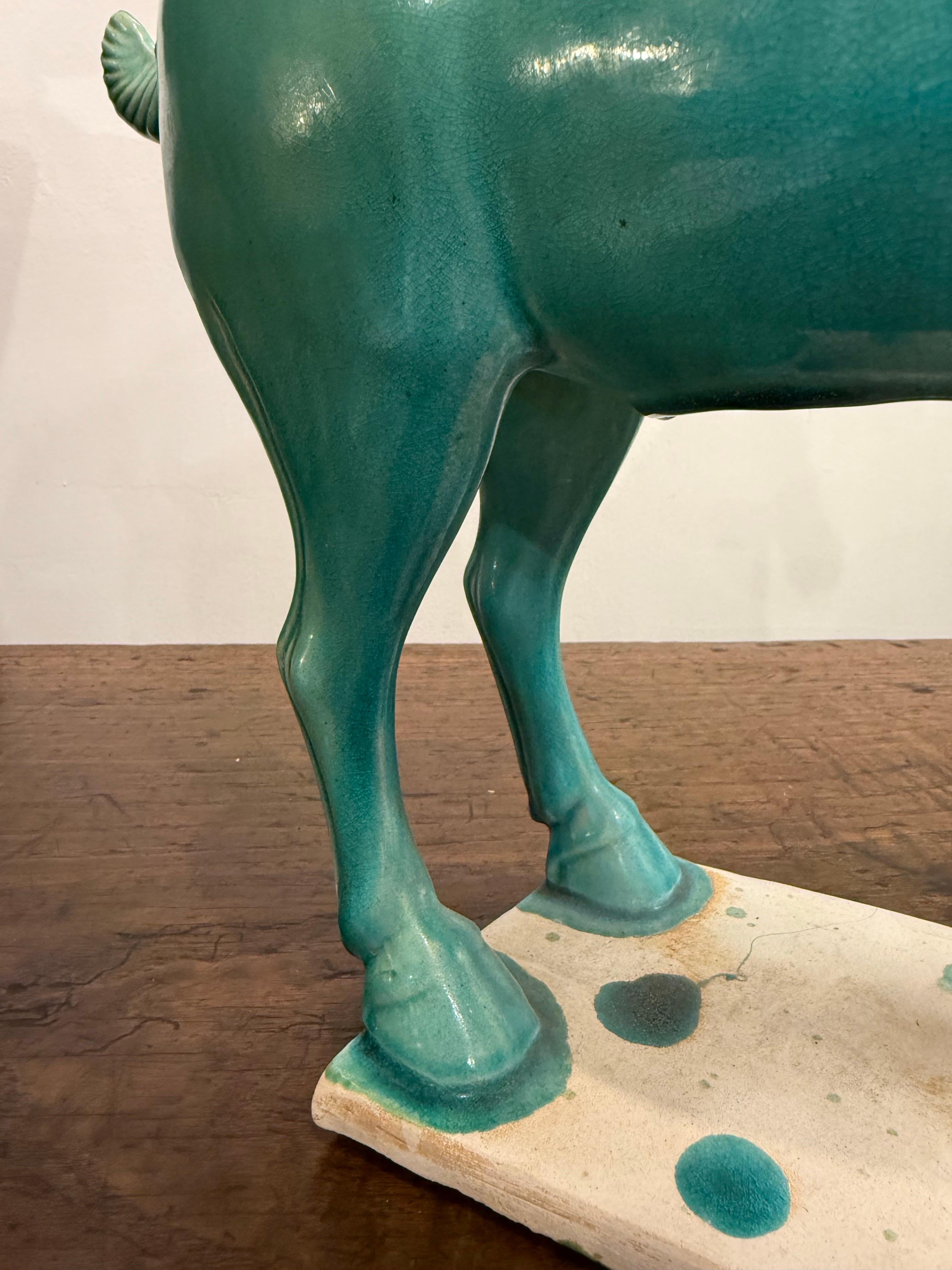 Cheval en céramique émaillée turquoise de style chinois Tang en vente 2