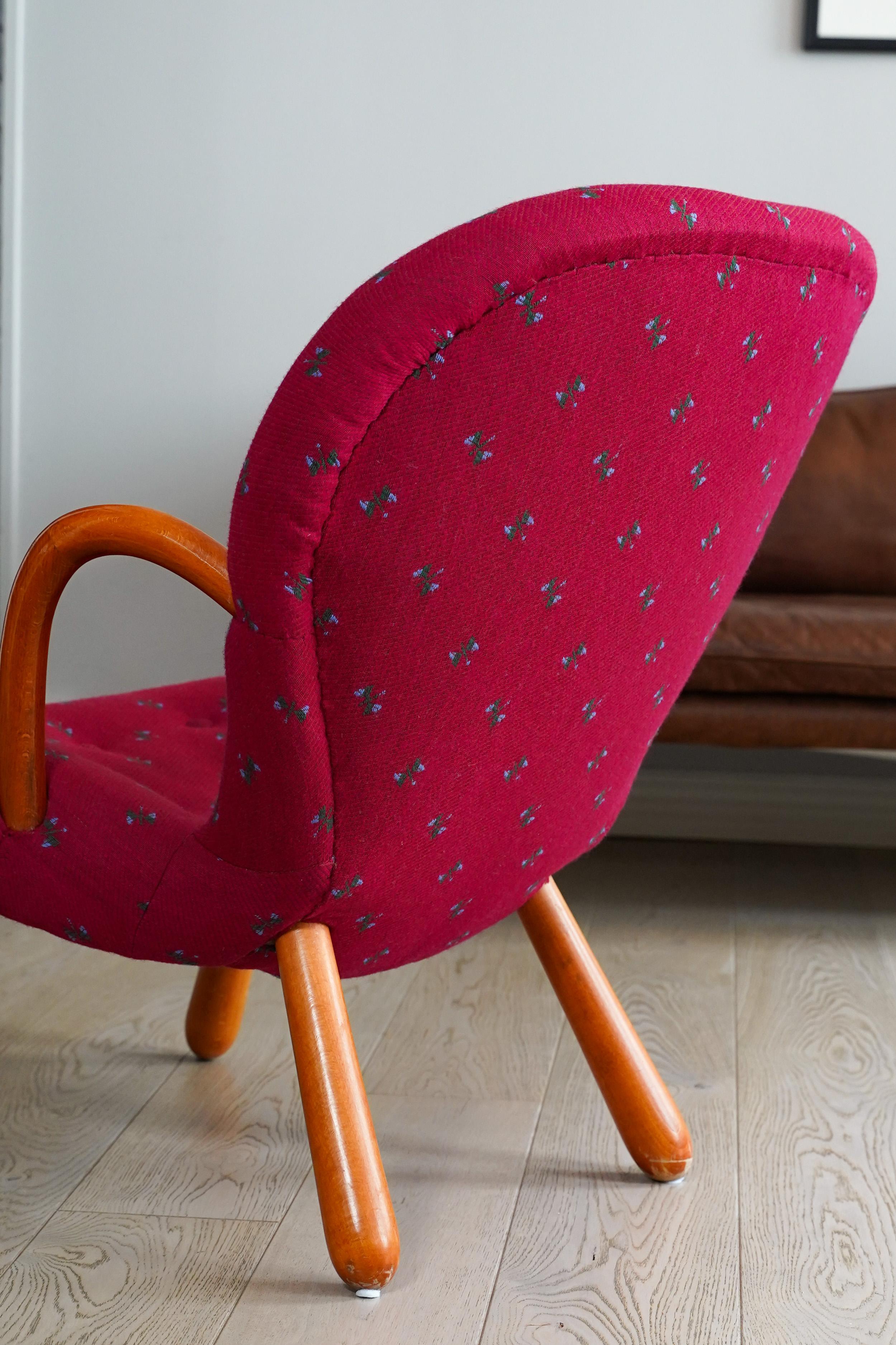 A Vintage Clam Chair, by Arnold Madsen for Vik & Blindheim, Norway 1953 For Sale 1